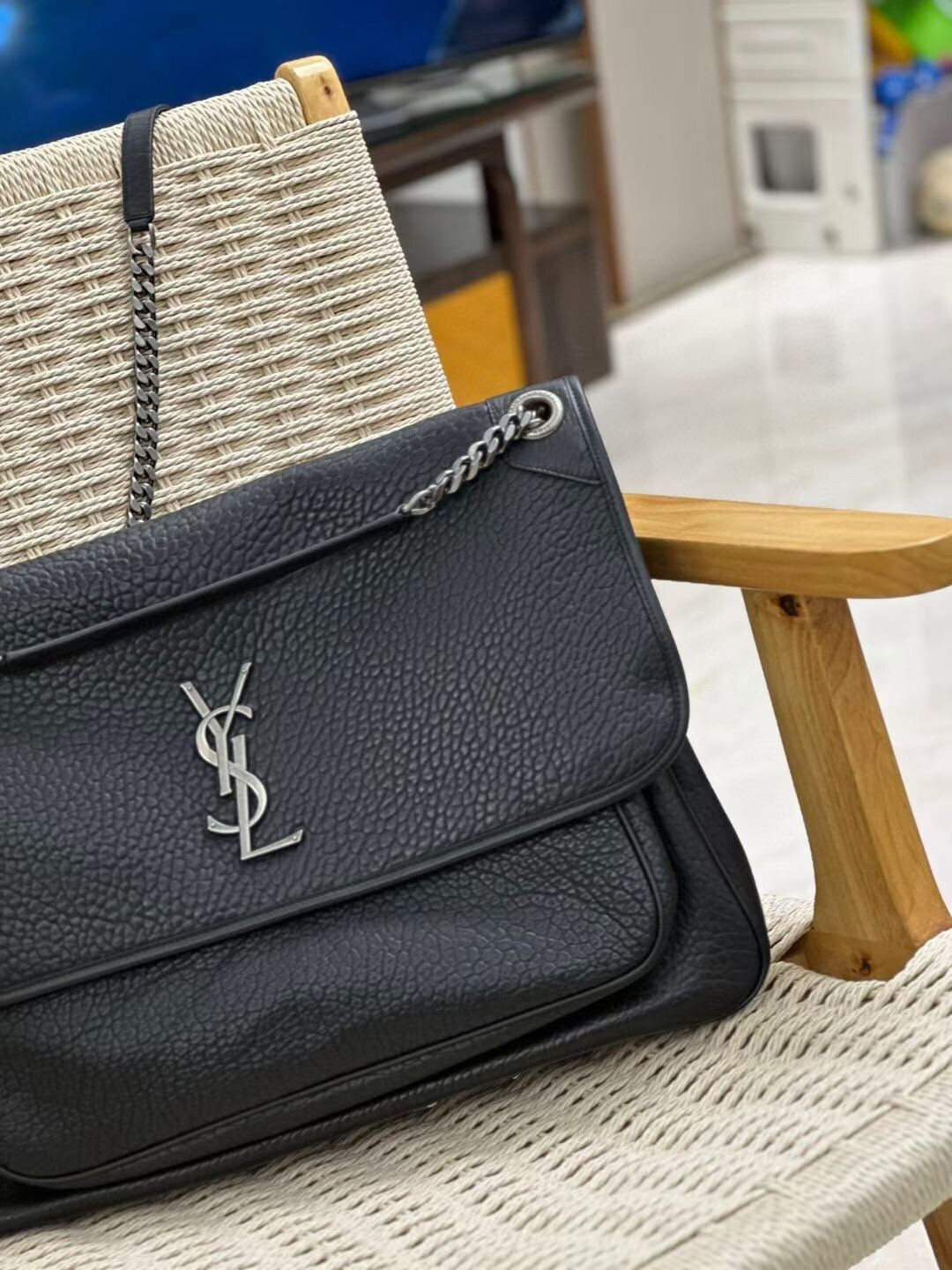 Y51 NIKI OVERSIZED in Grained Lambskin 47x34x16cm
