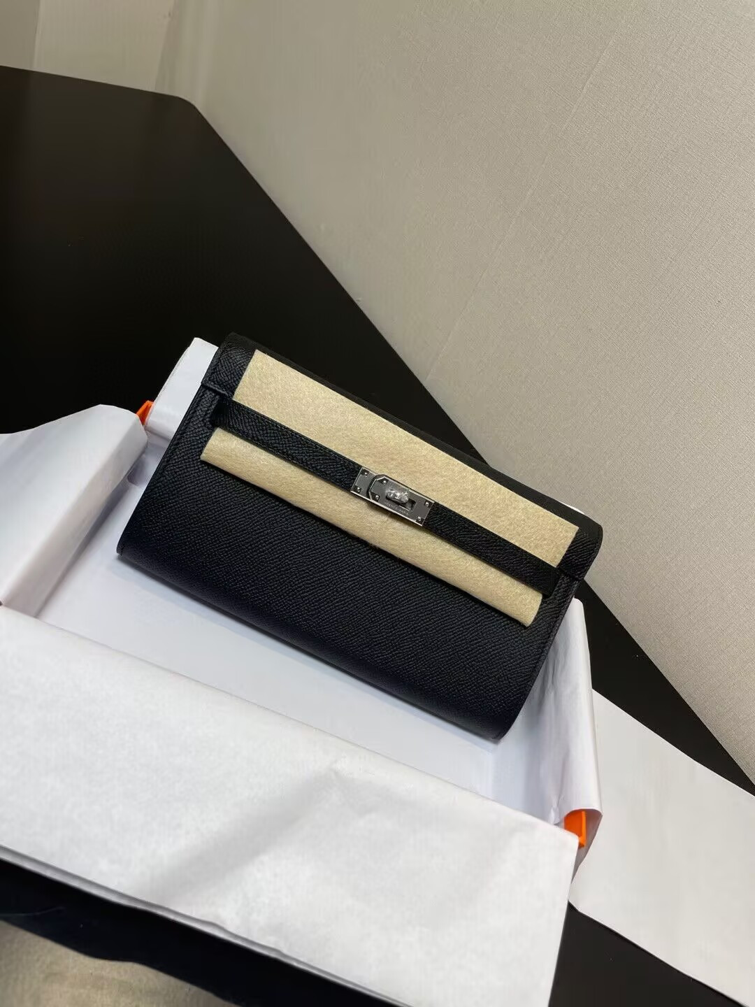 H**me5 Kelly Classique To Go wallet