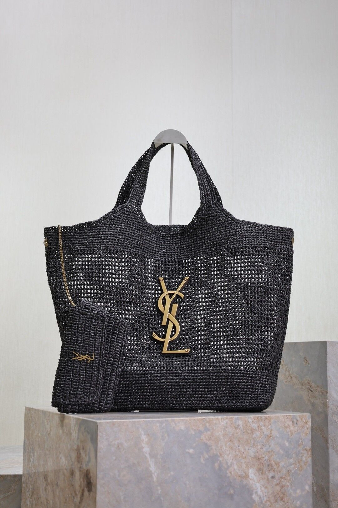 Y51 ICARE IN RAFFIA 37-55x43x5cm