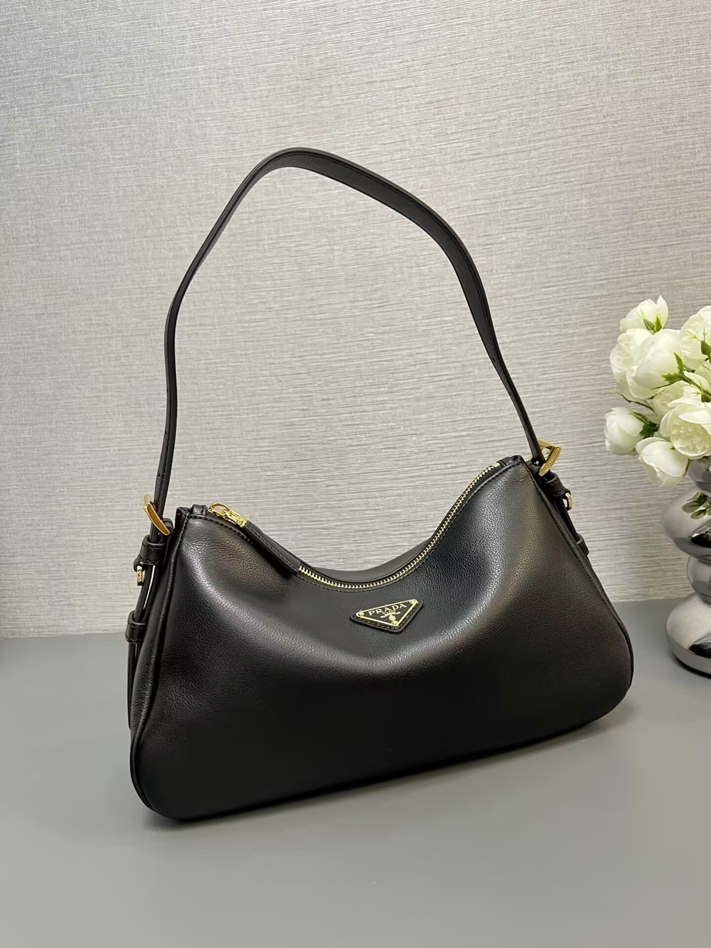 Pra*a Aimée leather shoulder bag 31x18x10cm