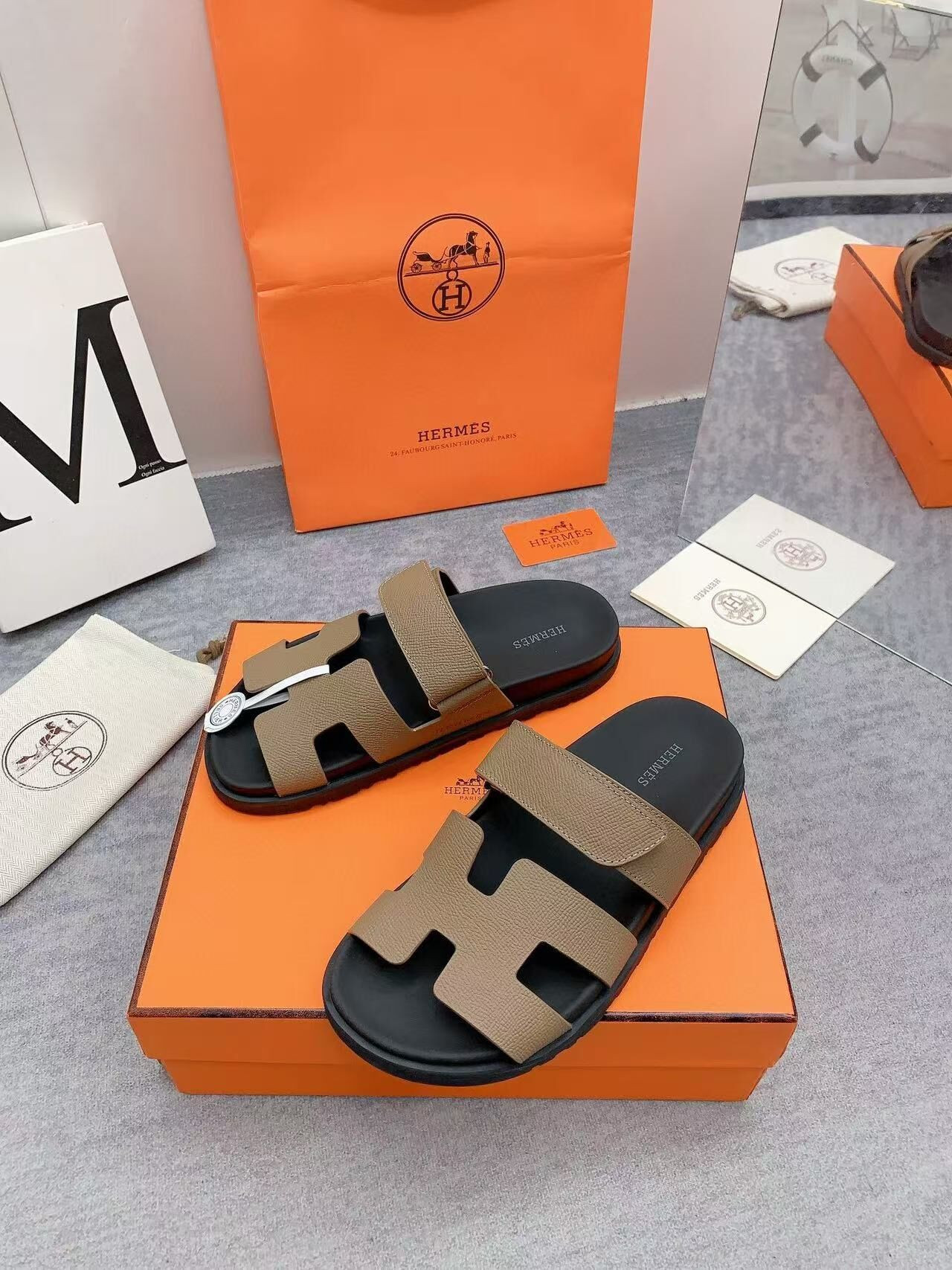 UA H**me5 Chypre sandal