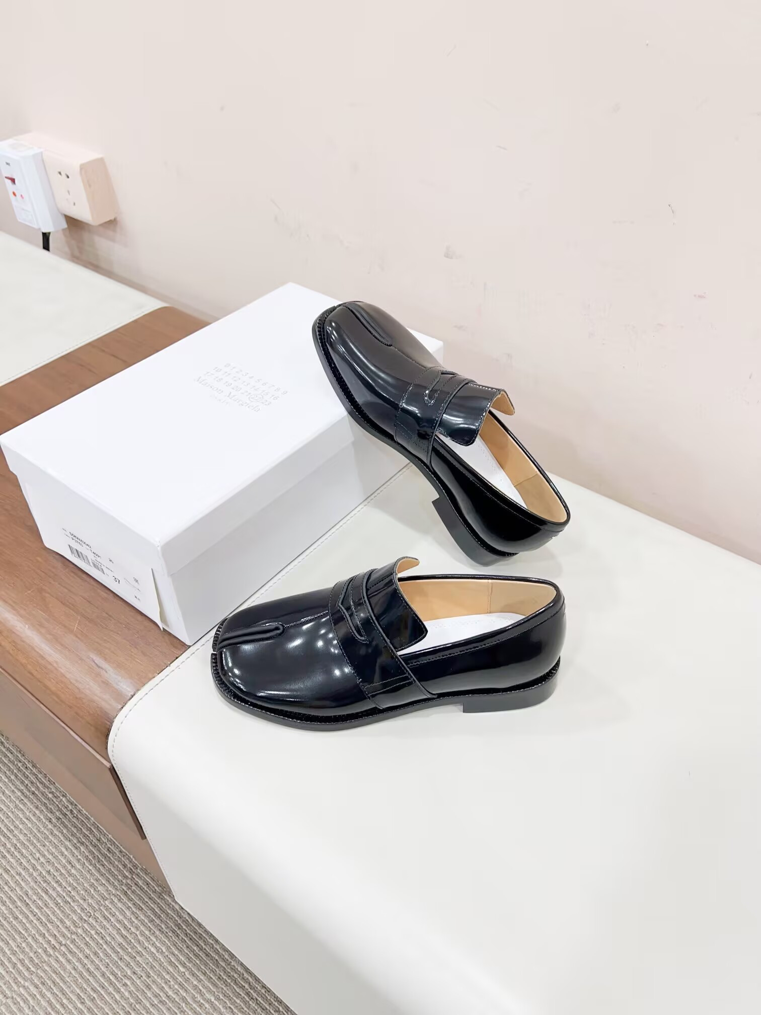 UA Ma1s0n Marg*e1a Tabi loafers