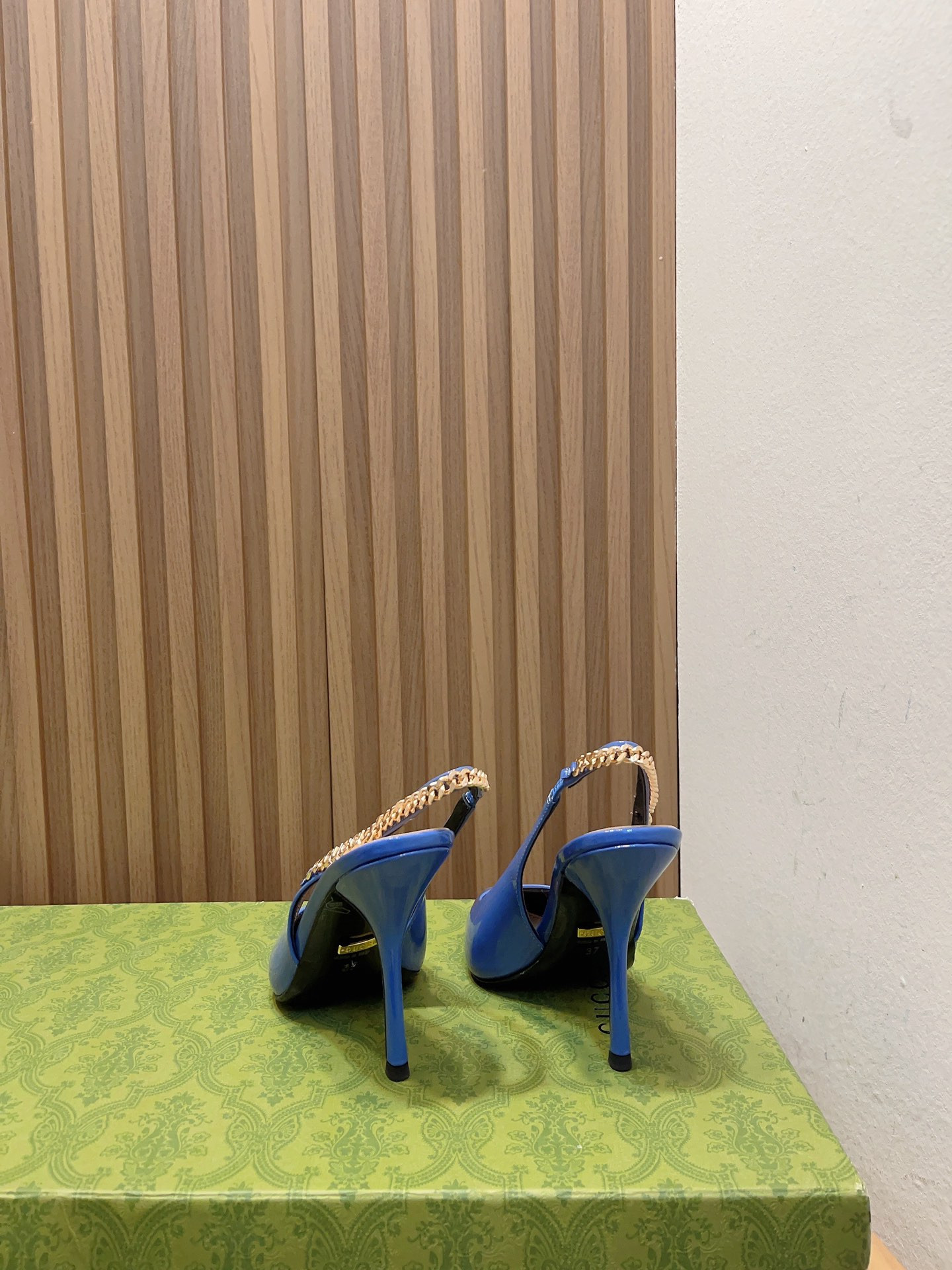 Gvc*1 SIGNORIA SLINGBACK PUMP High