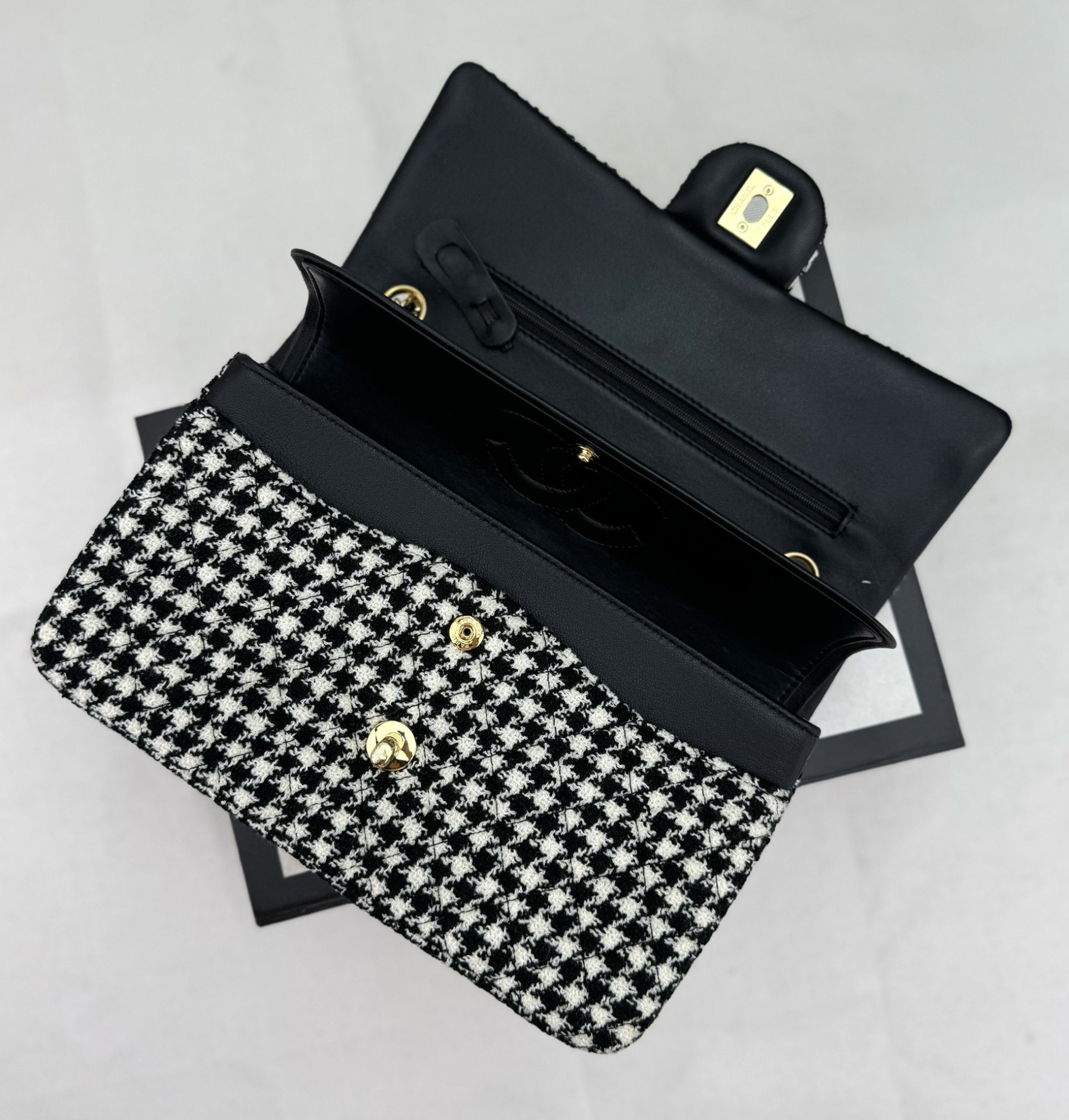 Ch**el MINI CLASSIC 11.12 HANDBAG 25 15.5 × 25.5 × 6.5 cm