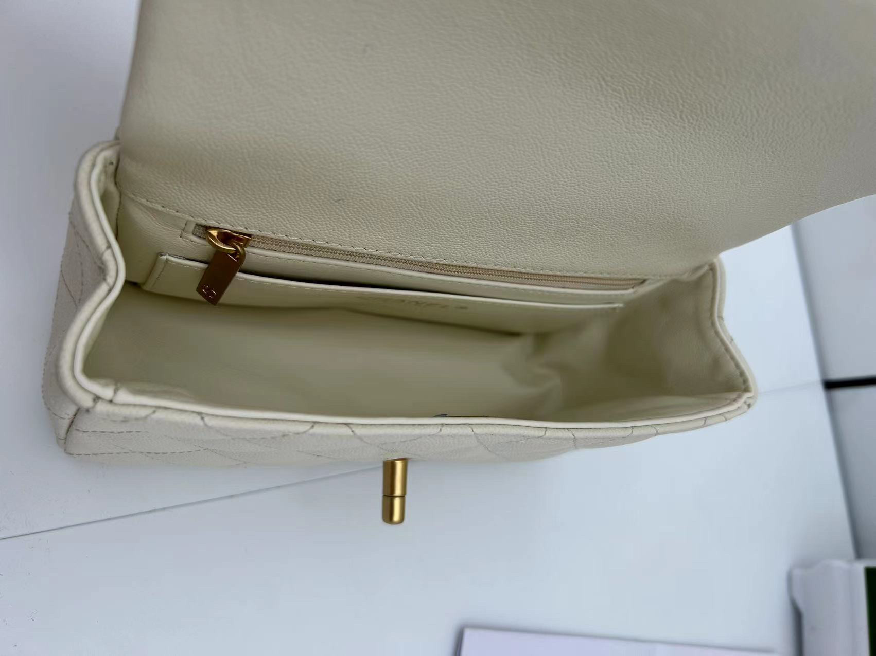 Ch**el Mini CF handle 20x12x6cm