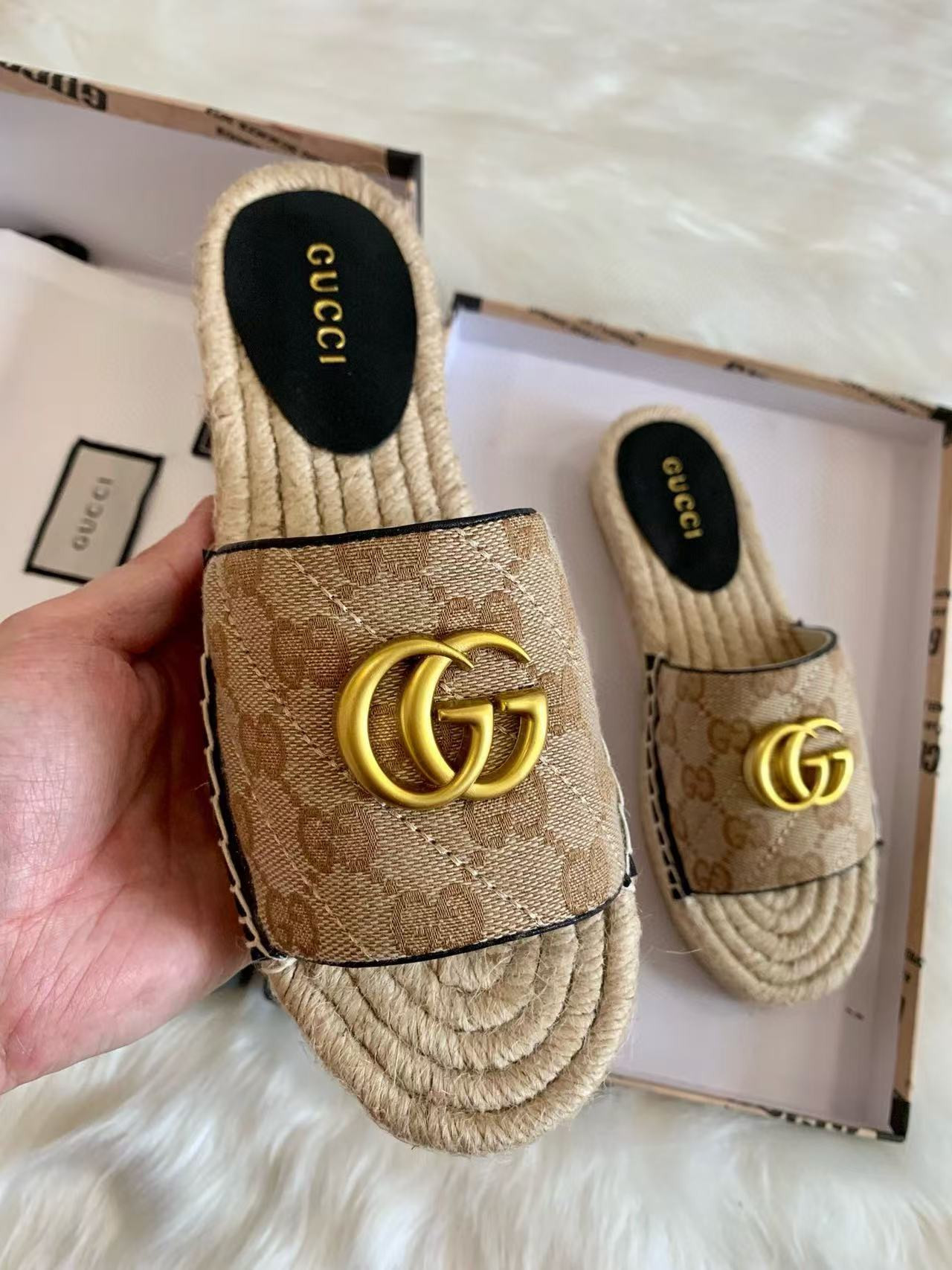 UA Gvc*1 SLIDE