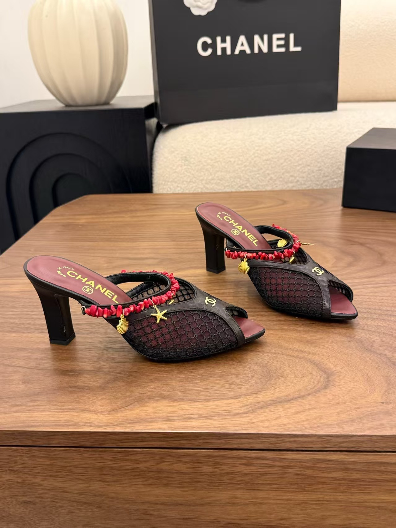 UA Ch**el Sandals(Vintage Beaded)