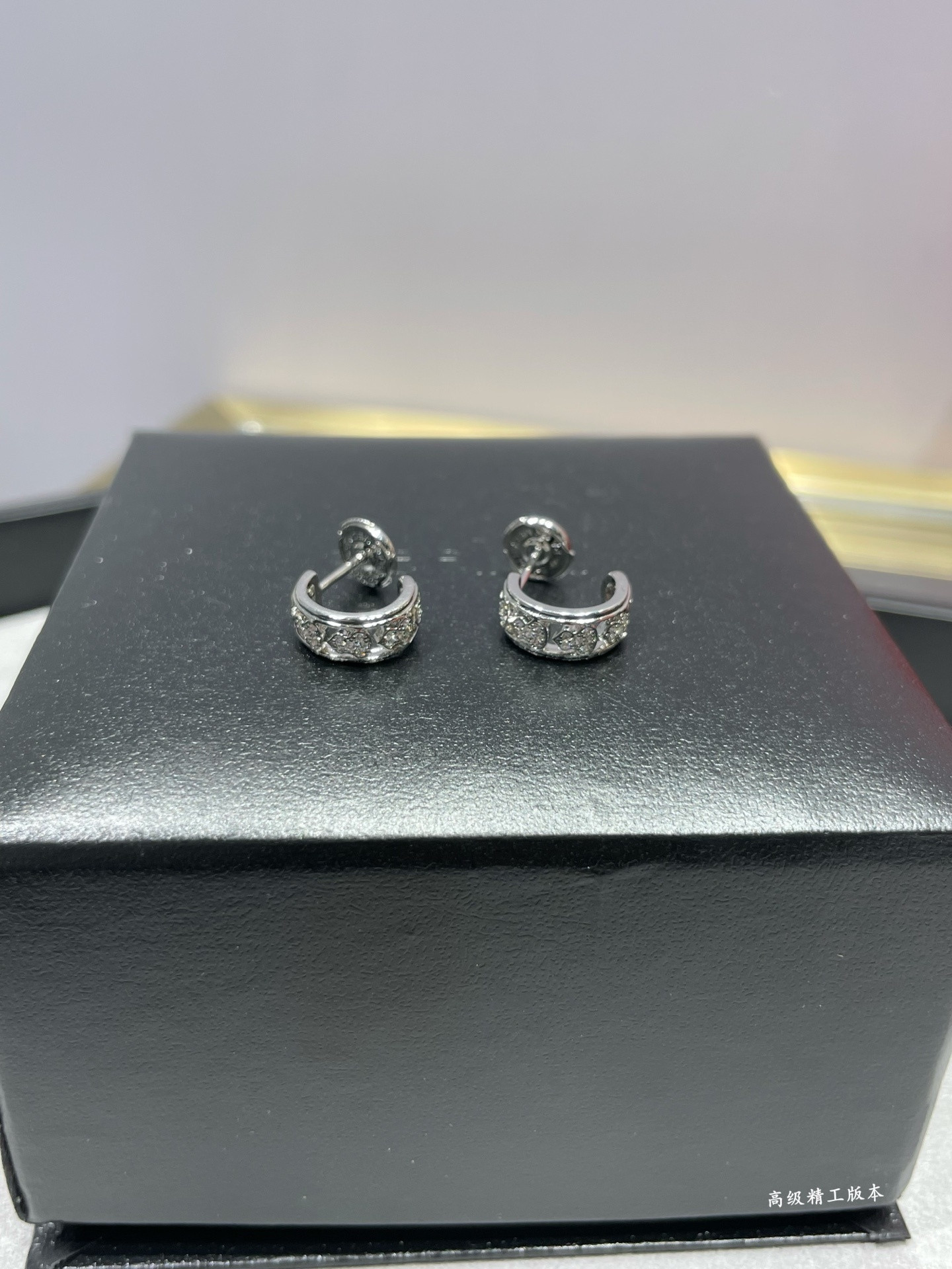Qeelin Circle Gourd Earrings