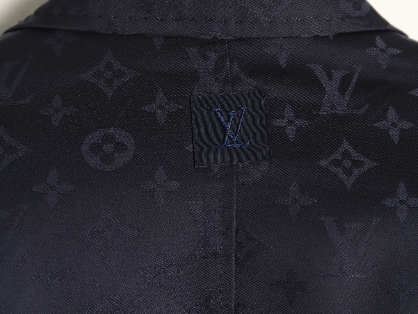 L0vis Vvtt0n Coats Suit