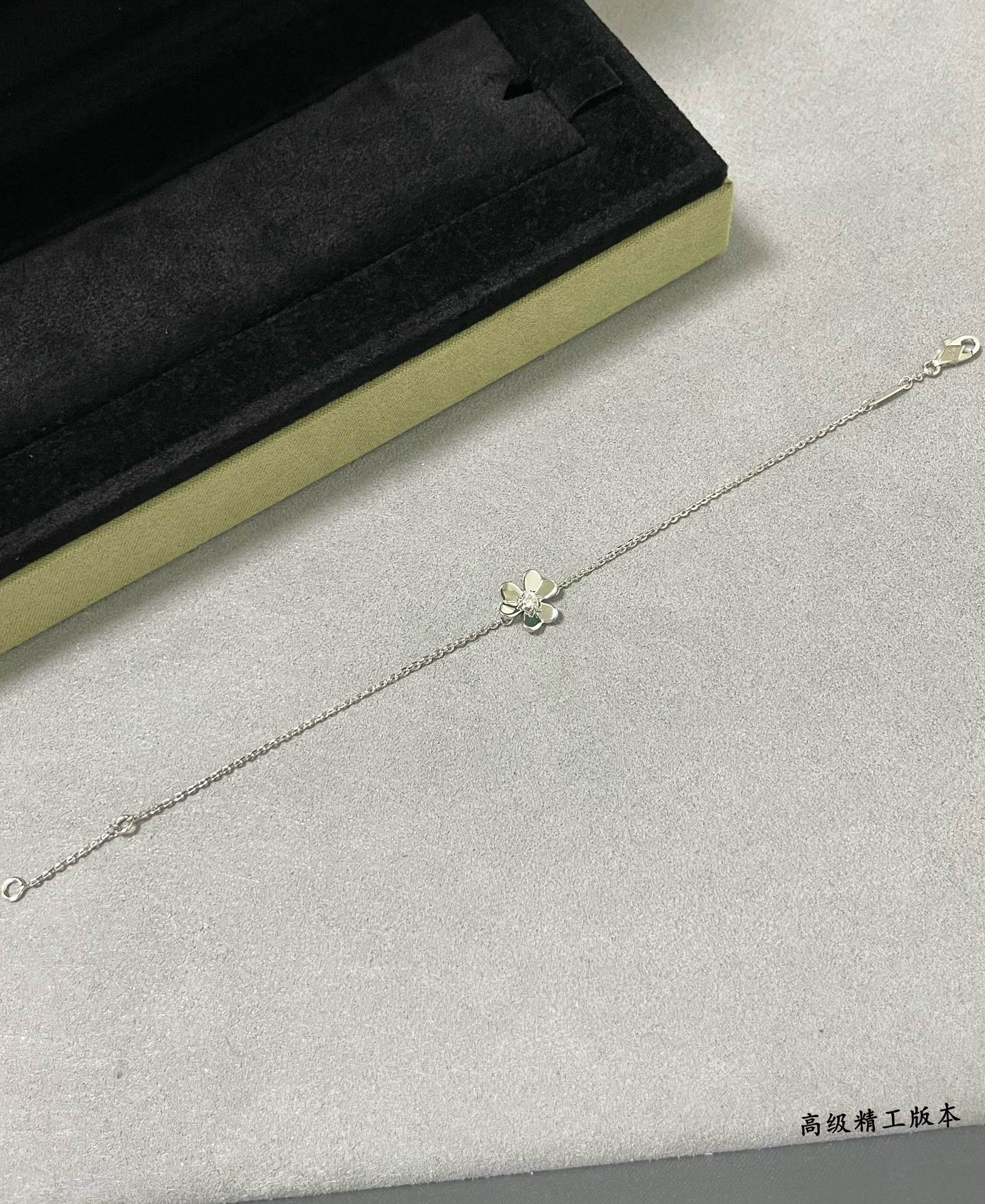 V*n Cl**f & Arpels Mini Clover Bracelet