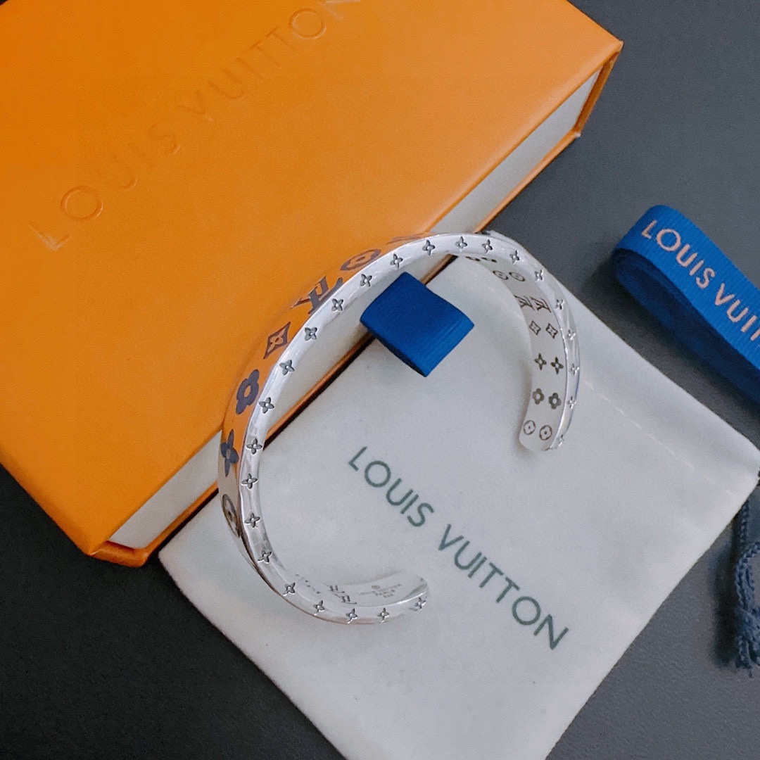 L0vis Vvtt0n Bracelet