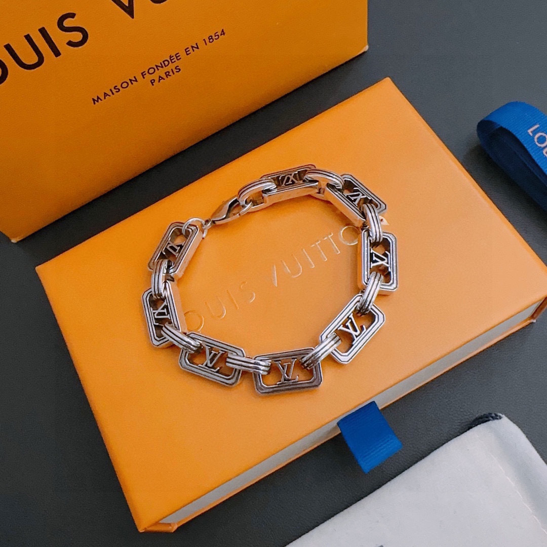 L0vis Vvtt0n Bracelet