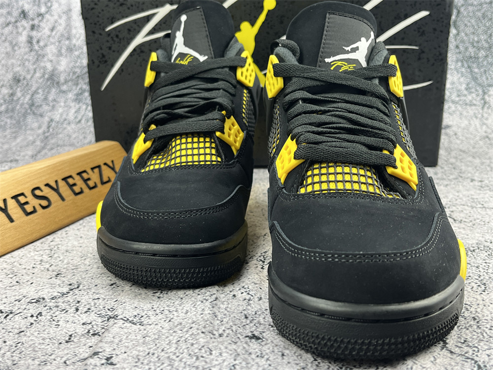 UA AIR JORDAN 4 RETRO 