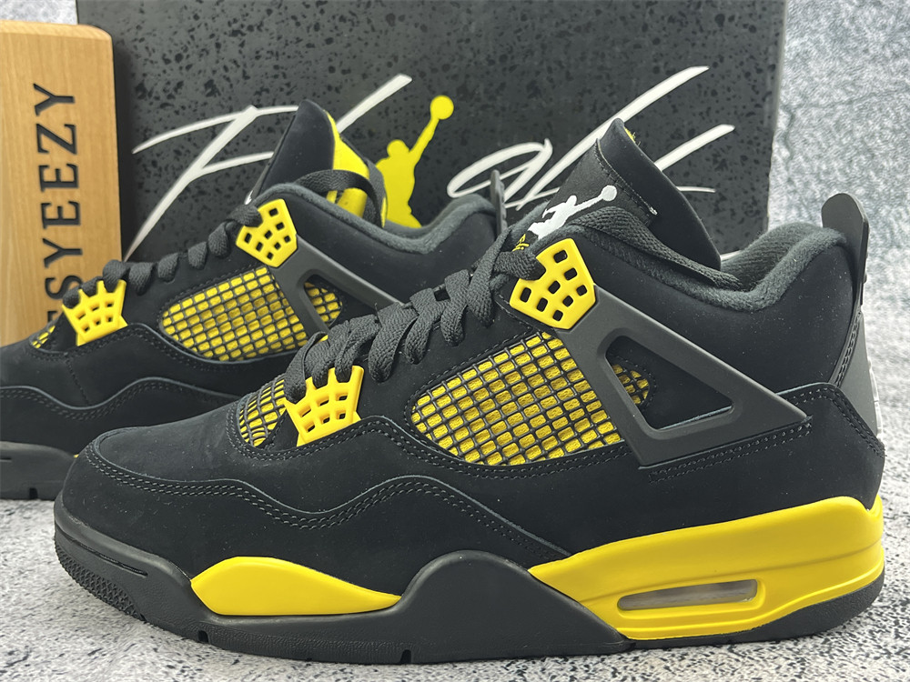 UA AIR JORDAN 4 RETRO 