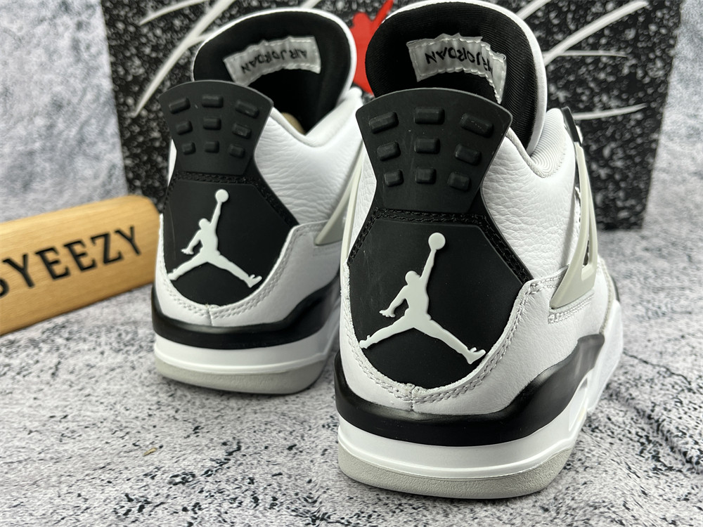 UA AIR JORDAN 4 RETRO 