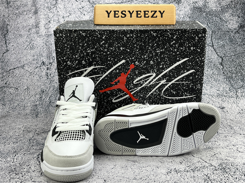UA AIR JORDAN 4 RETRO 