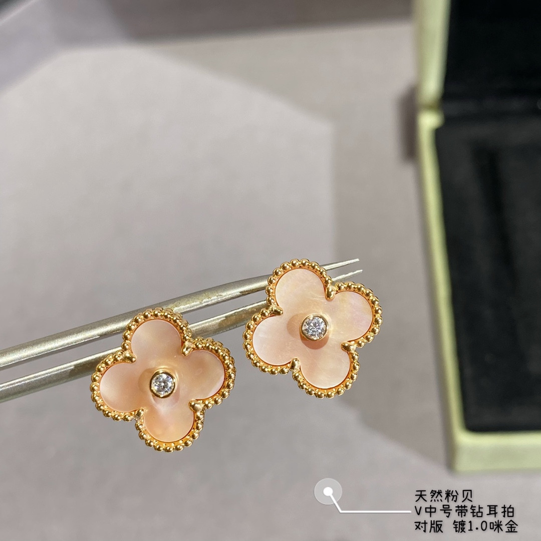 V*n Cl**f & Arpels Natural pink shell with D1am0nd four-leaf clover Earrings