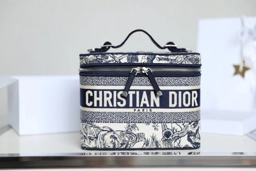 D10r Travel make up bag