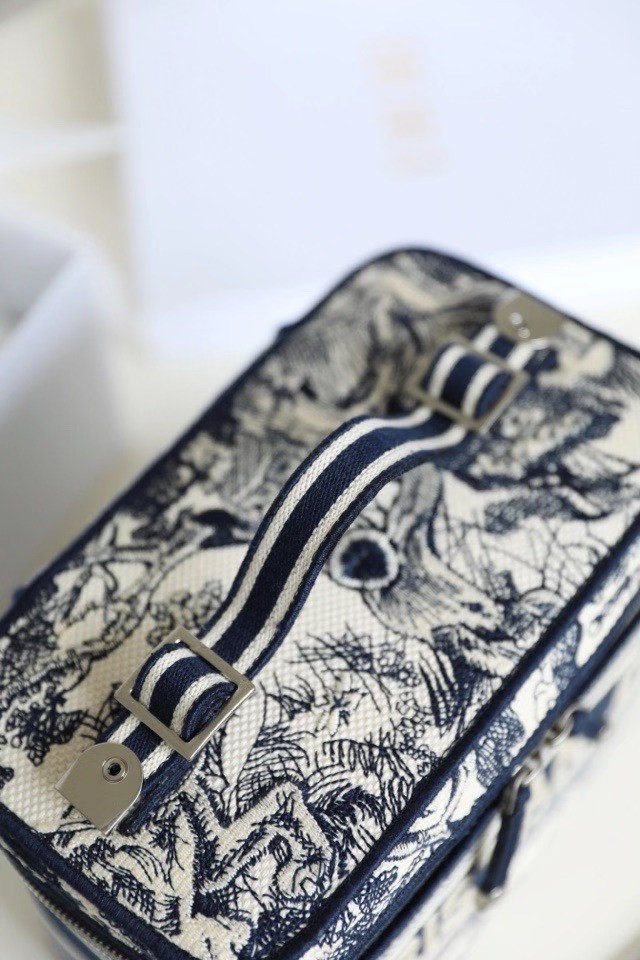 D10r Travel make up bag