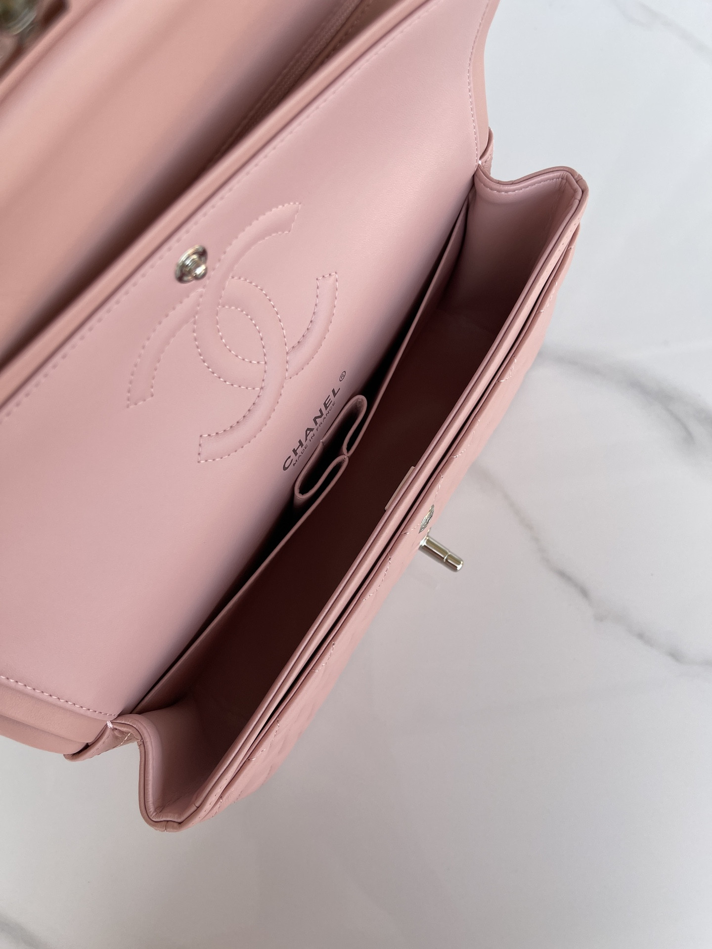 Ch**el CLASSIC FLAP 25CM CF PINK SILVER 6 × 9.9 × 2.5 in