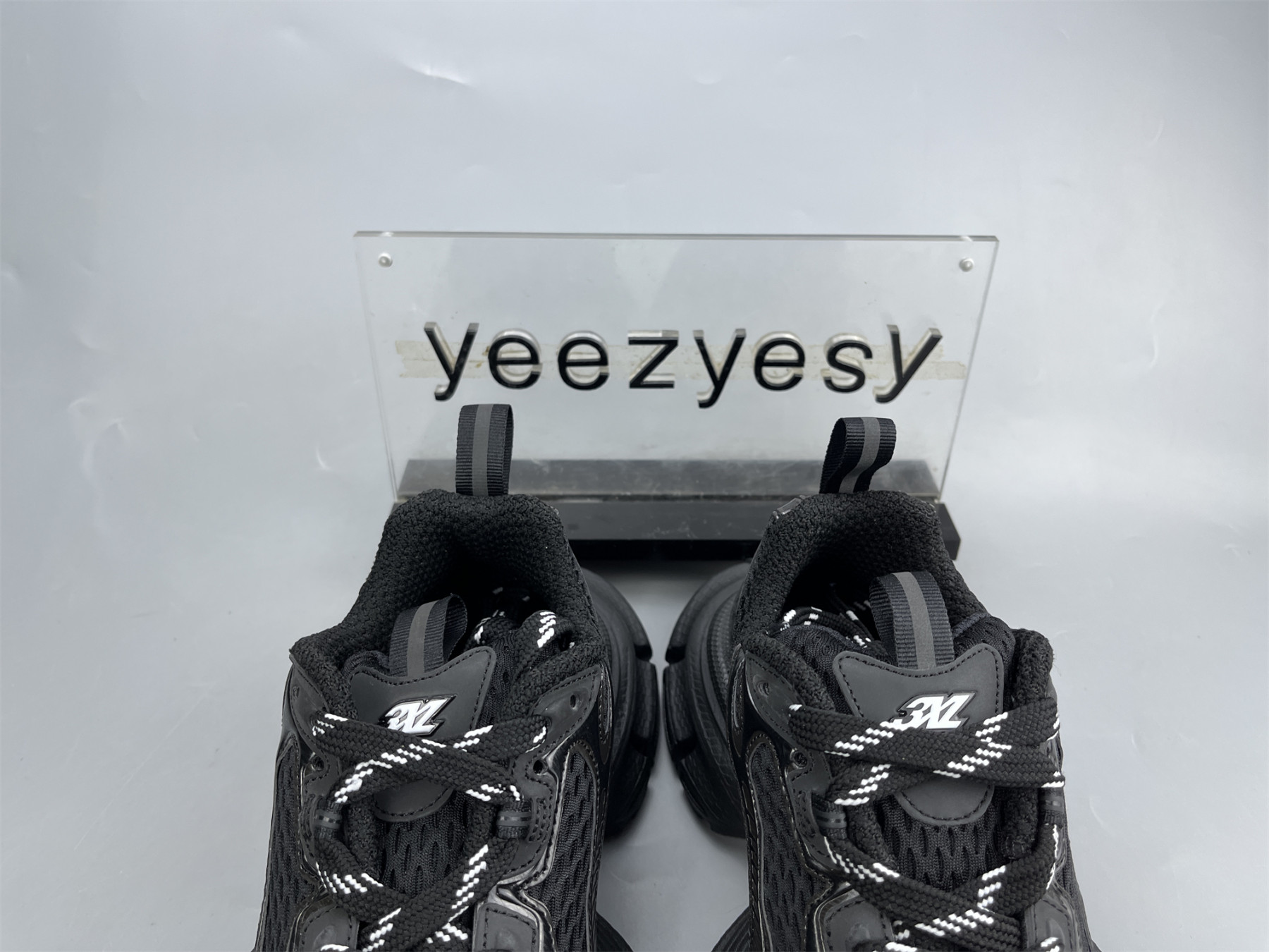 UA RUNNER ALL BLACK