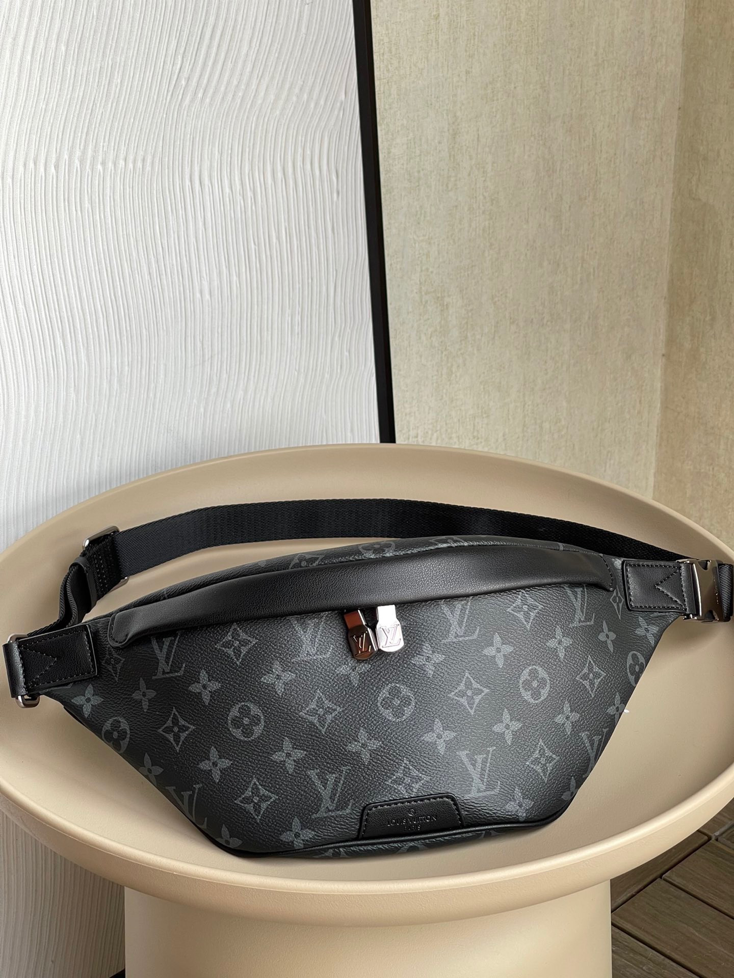 LV DISCOVERY BUMBAG PM M46035