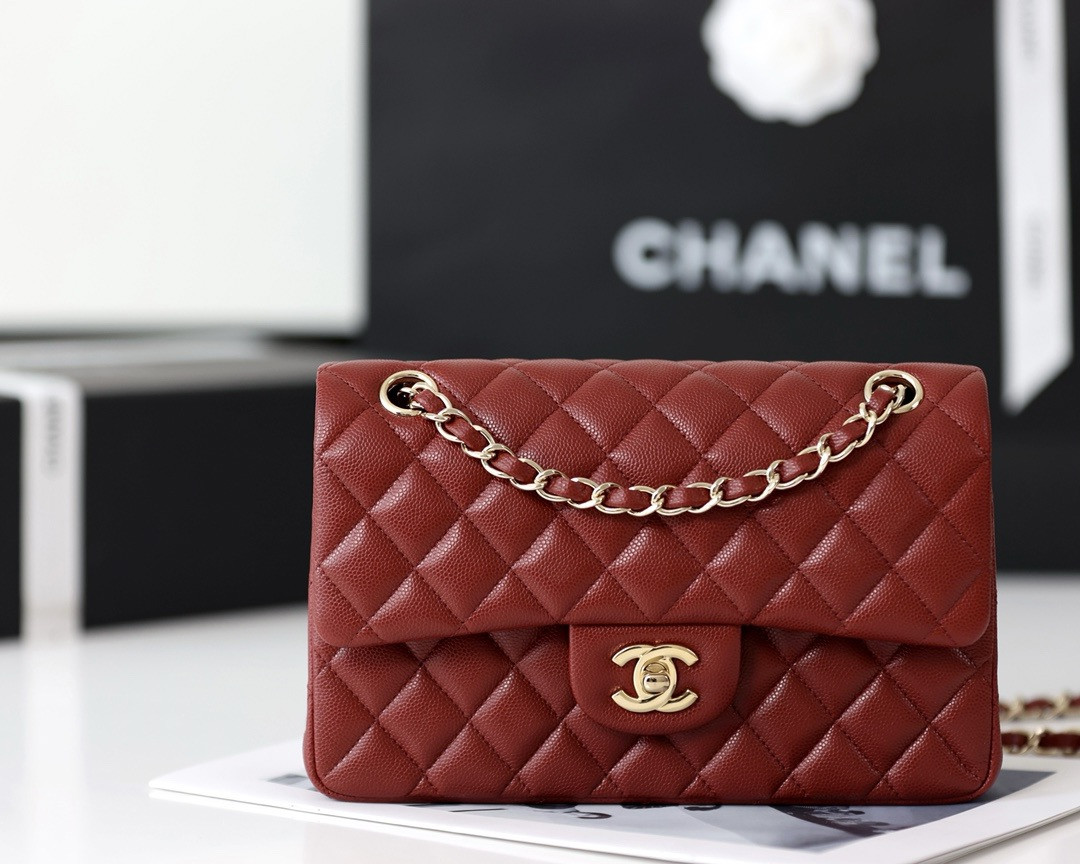 Ch**el Classic Handbag in Grained Litchi Pattern Calfskin & Gold-Tone Metal 15.5 × 25.5 × 6.5 cm