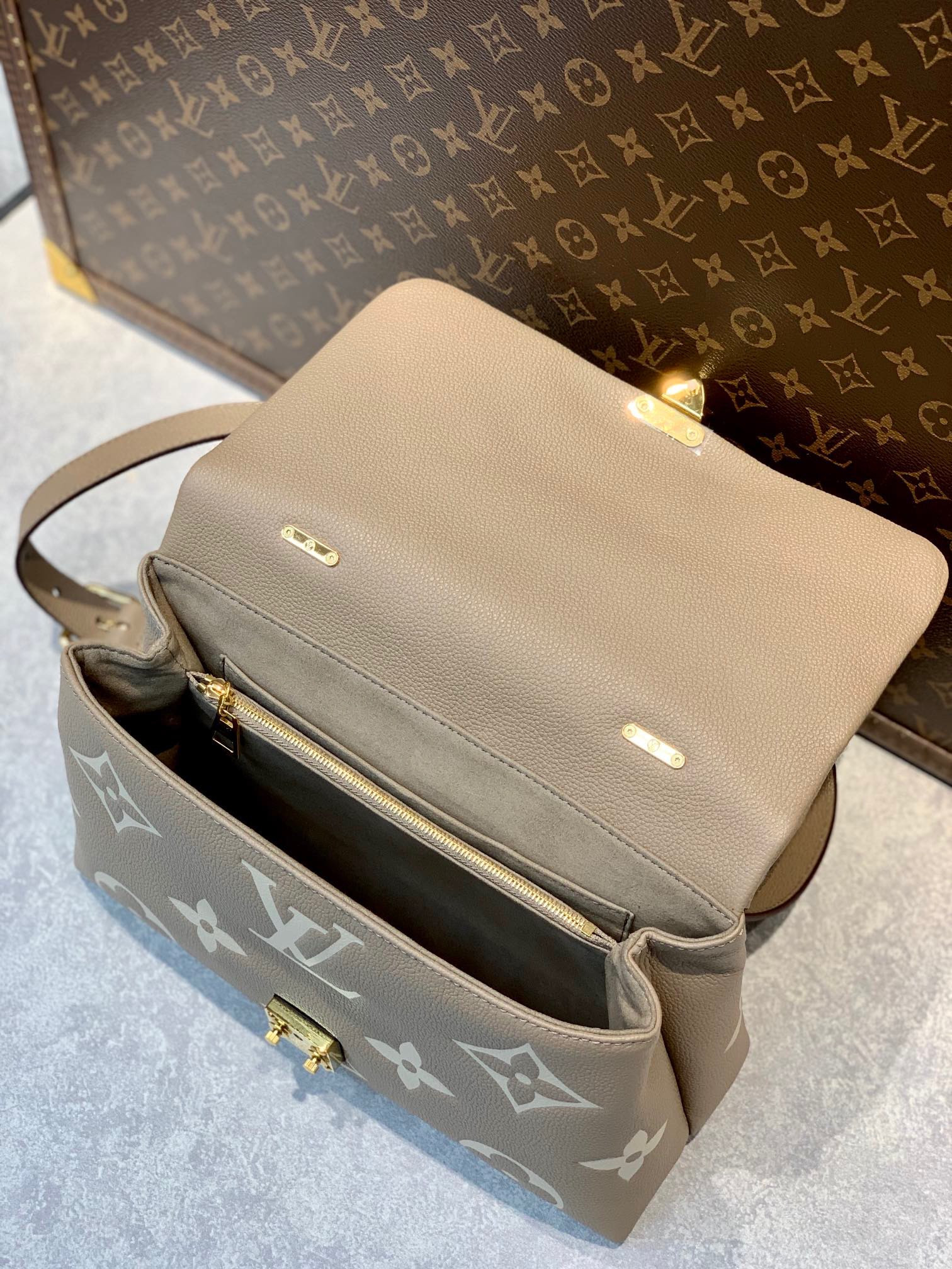 LV MADELEINE MM M46041