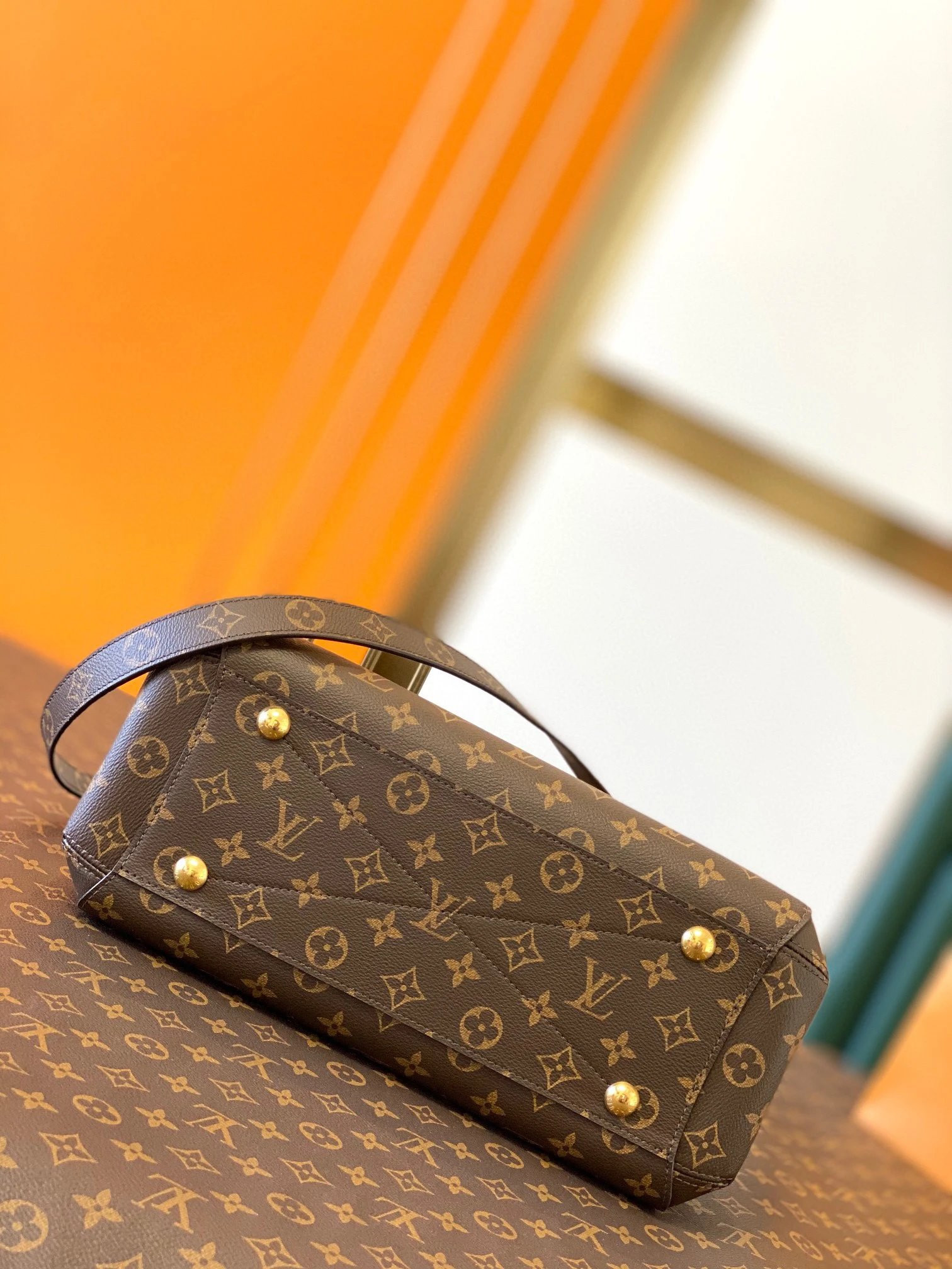 LV MONTAIGNE MM M41056
