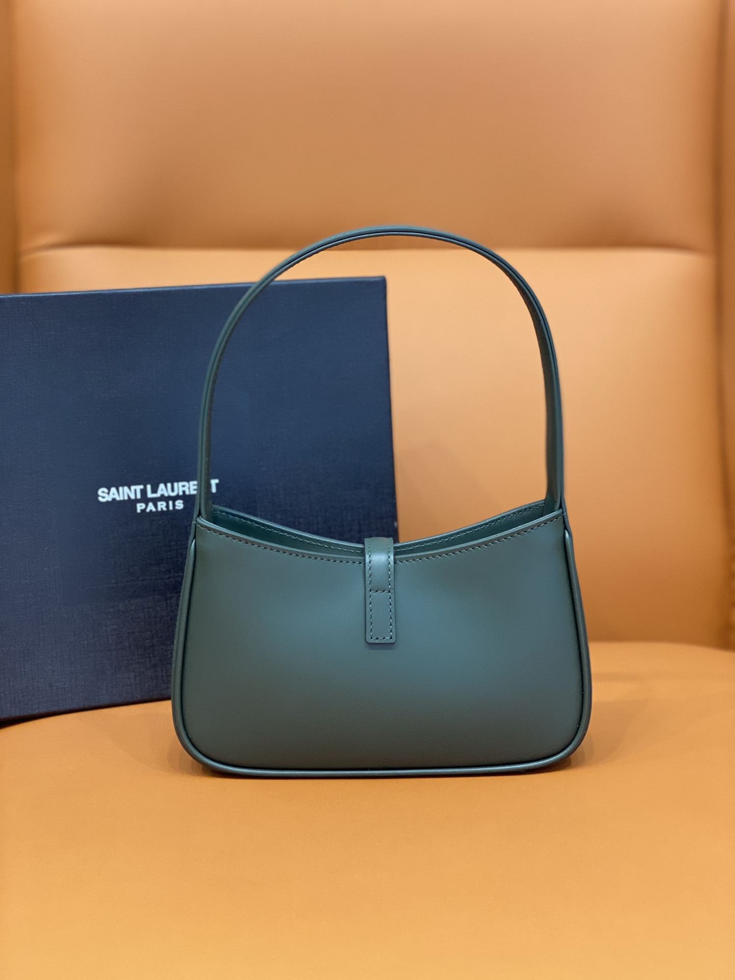 Y51 MINI LE 5 À 7 IN SMOOTH LEATHER 7.5 X 4.5 X 1.8 INCHES