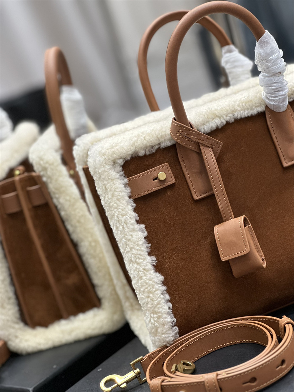 Y51 SAC DE JOUR S*pPLE BABY IN SUEDE AND SHEARLING DARK CIGAR AND NATURAL BEIGE