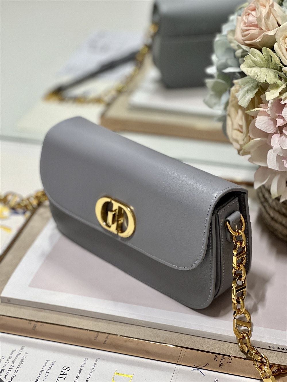 D10r 30 Montaigne Avenue Grey 22.5 x 12.5 x 6.5 cm