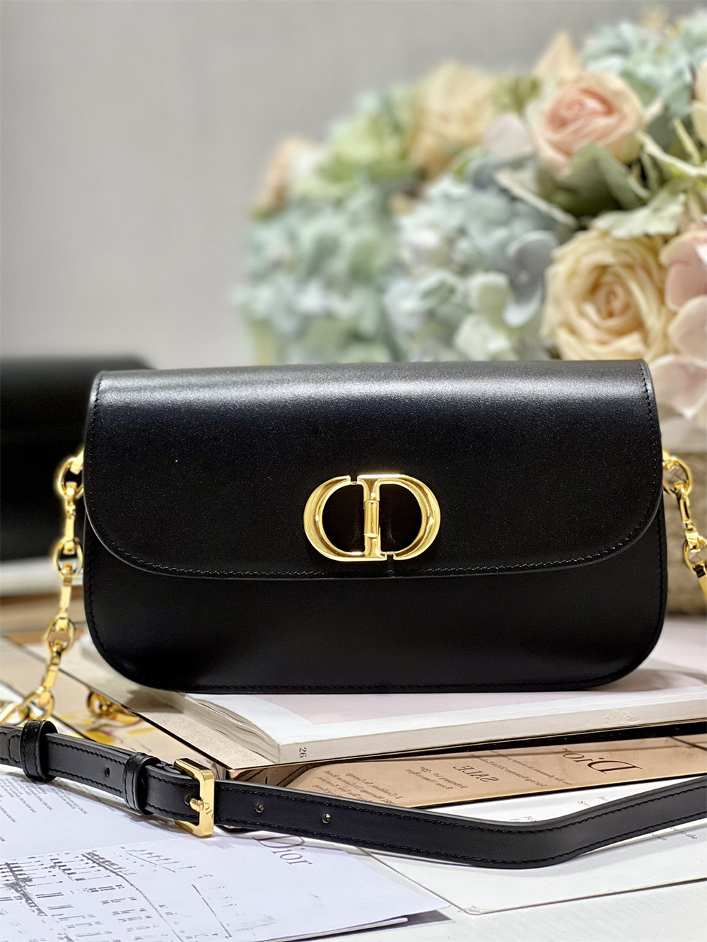 D10r 30 Montaigne Avenue Black 22.5 x 12.5 x 6.5 cm