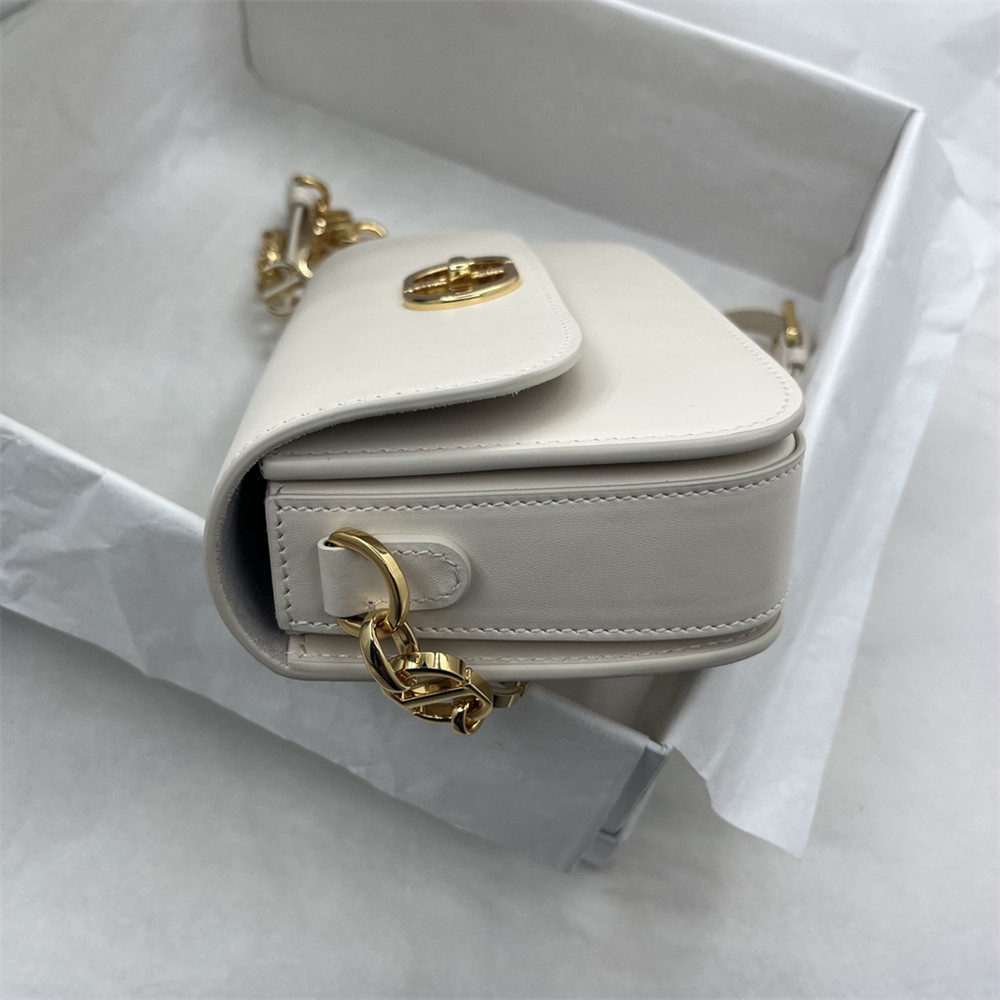 D10r 30 Montaigne Avenue White 22.5 x 12.5 x 6.5 cm