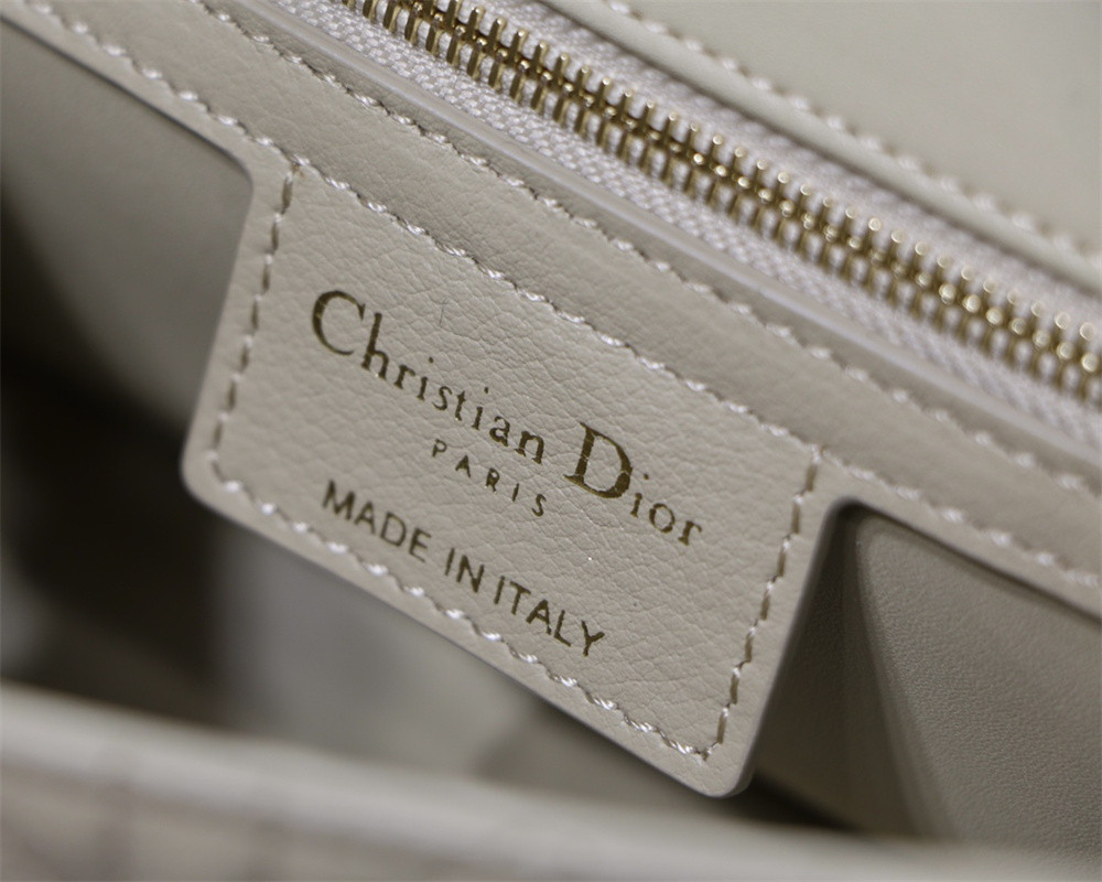 SMALL D10r CARO BAG Beige S*pple Cannage Calfskin 20 x 12 x 7 cm