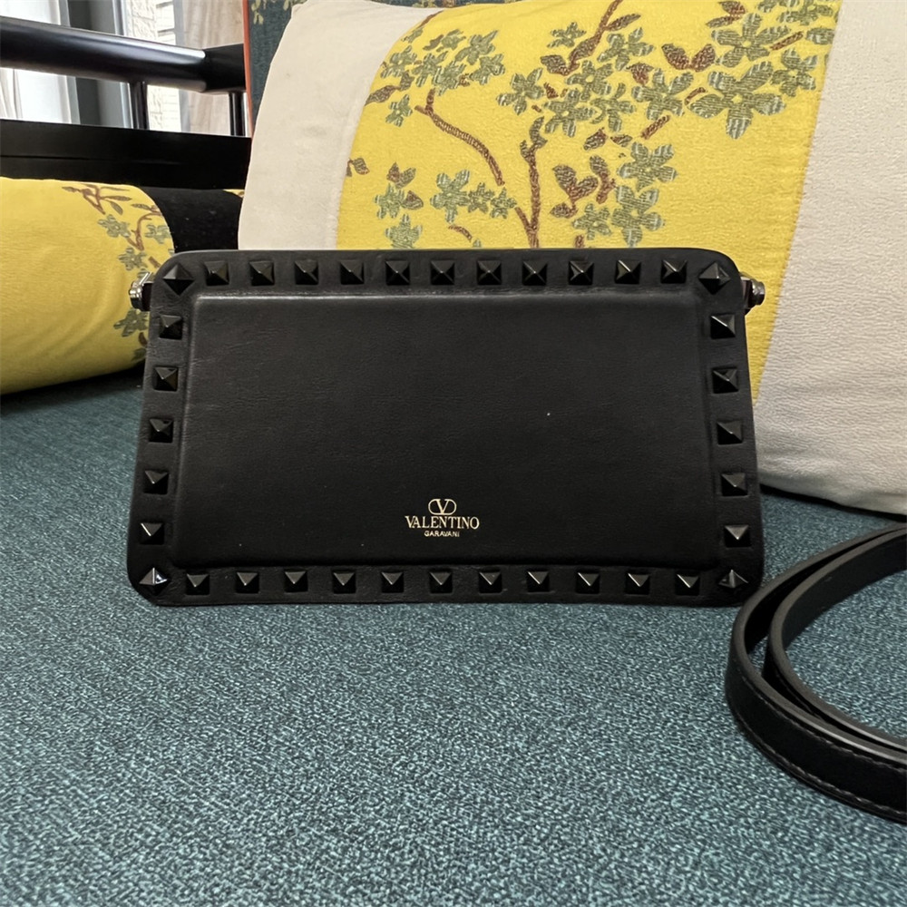Va1e*ntin0 GARAVANI ROCKSTUD23 SMALL SMOOTH CALFSKIN SHOULDER BAG BLACK
