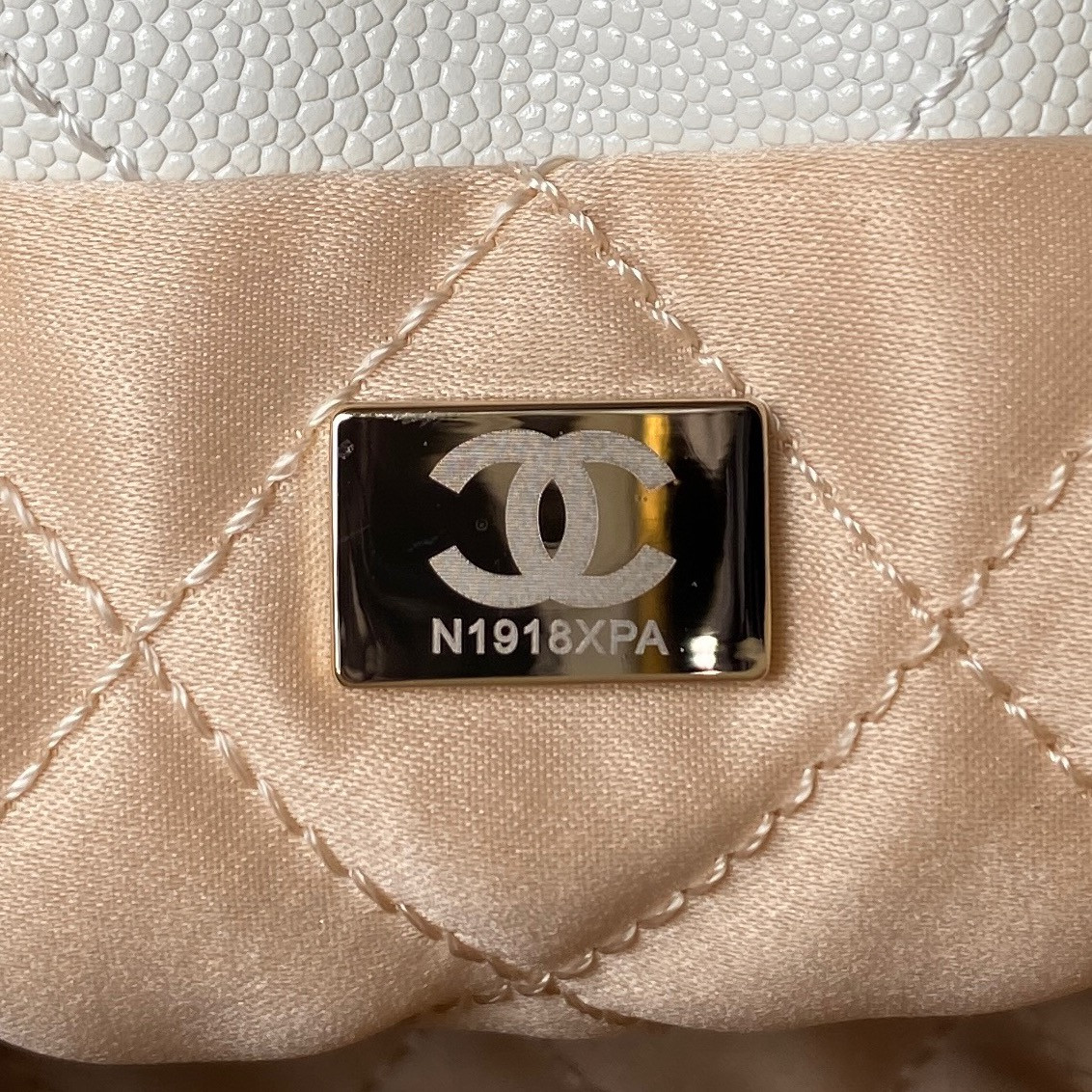 Ch**el 22 MINI HANDBAG GRAINED LEATHER WHITE 7.8 × 7.4 × 2.3 in