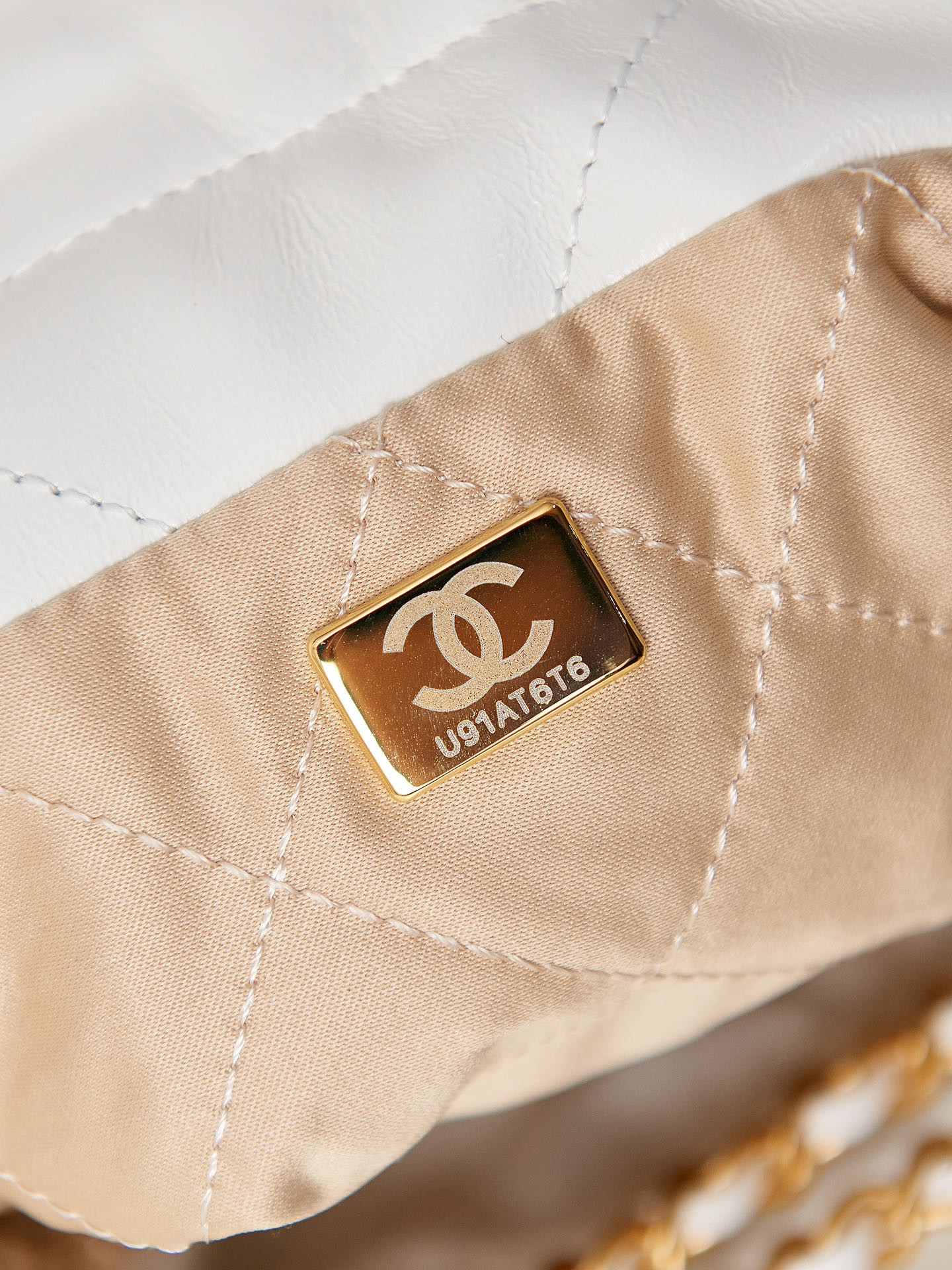 Ch**el 22 MINI HANDBAG Shiny Calfskin & Gold-Tone Metal white 7.8 × 7.4 × 2.3 in