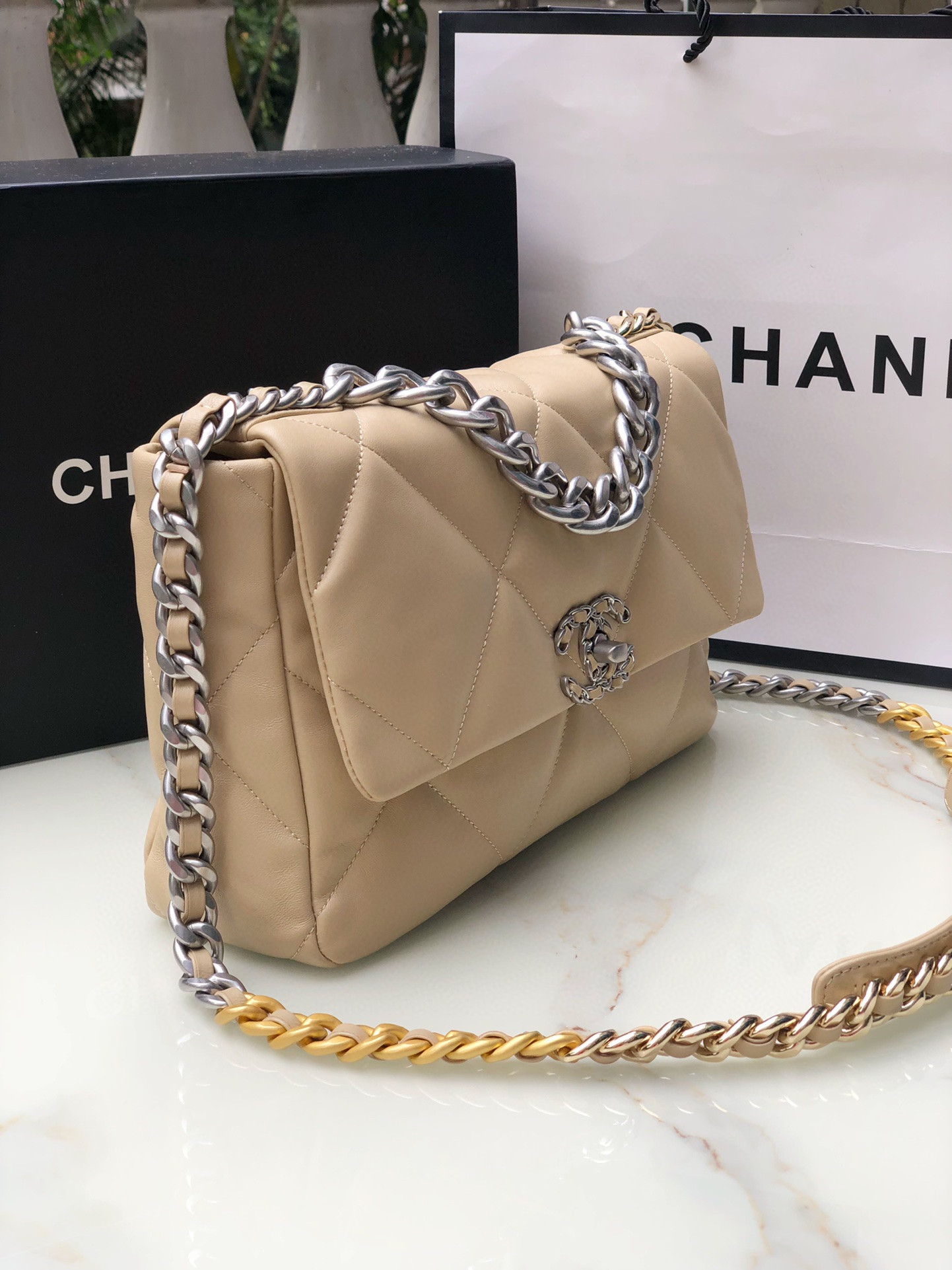 Ch**el 19 HANDBAG Shiny Leather, Gold-Tone, Silver-Tone & Ruthenium-Finish Metal Beige 30x20x10cm