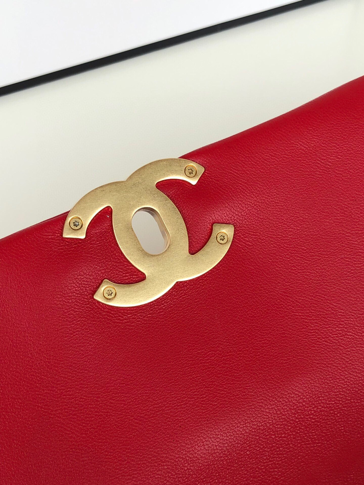 Ch**el 19 HANDBAG Shiny Leather, Gold-Tone, Silver-Tone & Ruthenium-Finish Metal Red 6.2 × 10.1 × 3.5 in