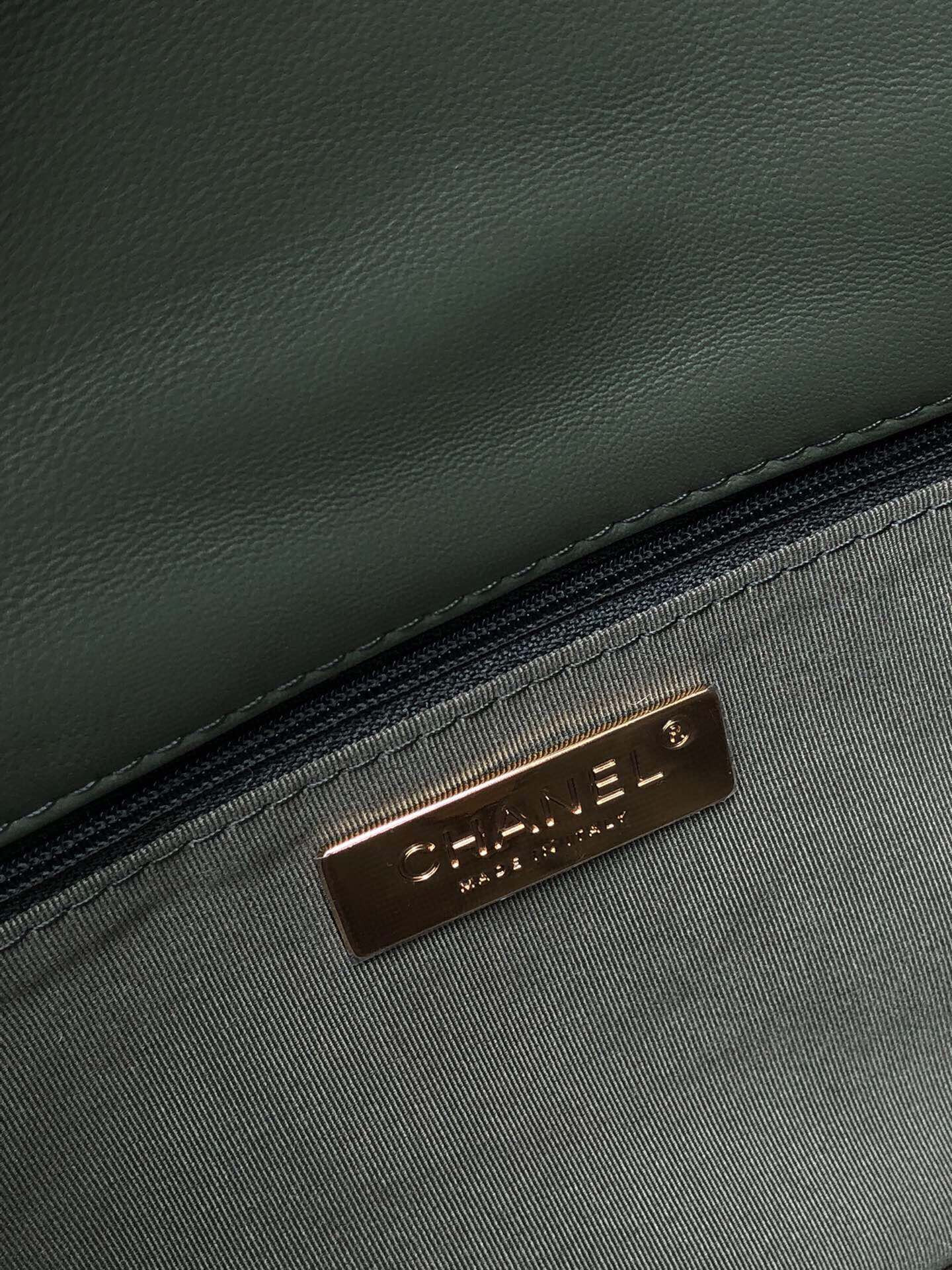 Ch**el 19 LARGE HANDBAG Shiny Leather, Gold-Tone, Silver-Tone & Ruthenium-Finish Metal Dark Green 7.8 × 11.7 × 3.9 in