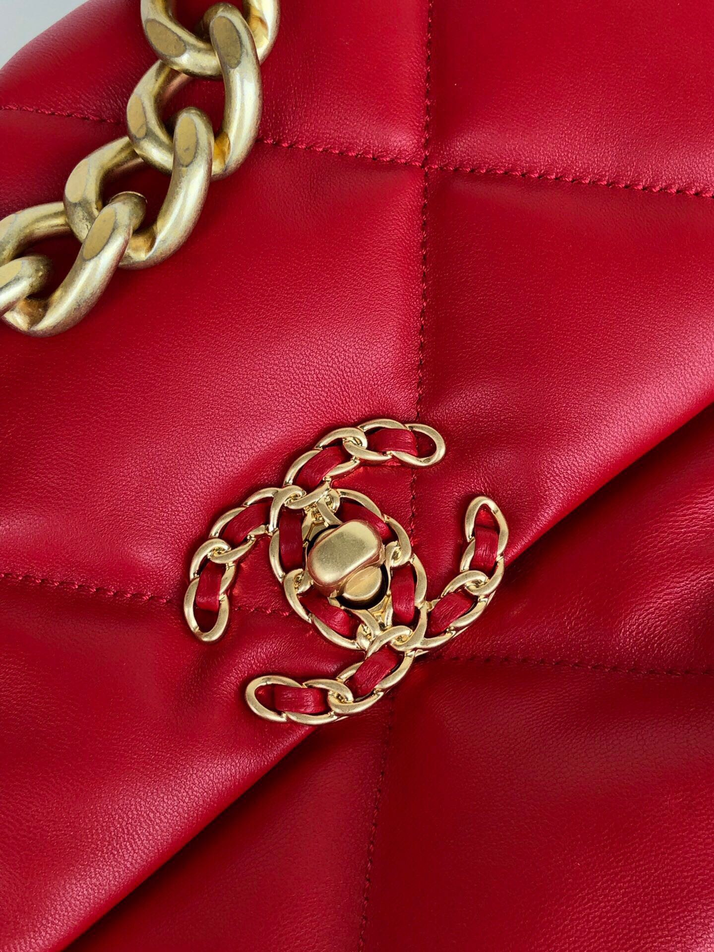 Ch**el 19 LARGE HANDBAG Shiny Leather, Gold-Tone, Silver-Tone & Ruthenium-Finish Metal Red 7.8 × 11.7 × 3.9 in