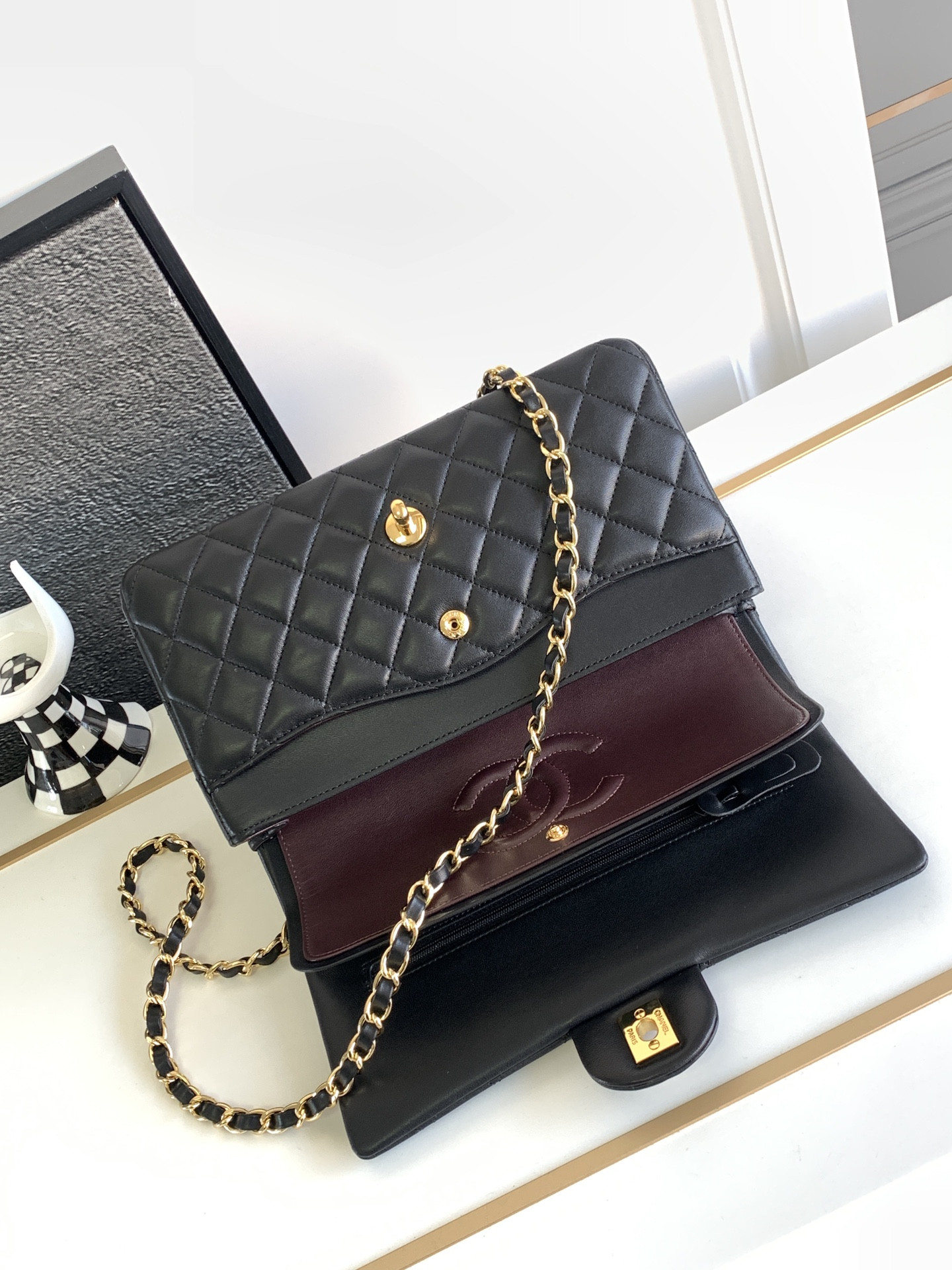 Ch**el CLASSIC HANDBAG LAMBSKIN & GOLD-TONE METAL BLACK 15.5 x 25.5x6.5cm
