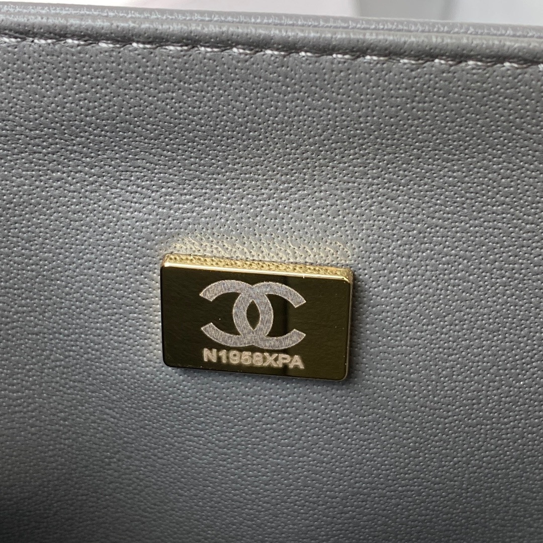Ch**el CLASSIC HANDBAG GRAINED SHINY CALFSKIN & GOLD-TONE METAL GRAY 6 × 9.9 × 2.5 in