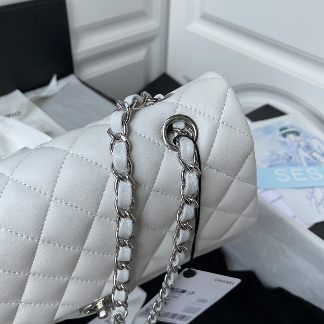 Ch**el CLASSIC HANDBAG LAMBSKIN & SILVER-TONE METAL WHITE 15.5x25.5x6.5cm