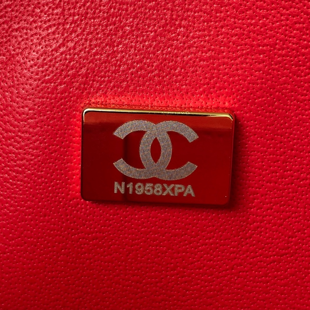 Ch**el SMALL CLASSIC HANDBAG LAMBSKIN & Gold-TONE METAL Red 5.7 × 9 × 2.3 IN