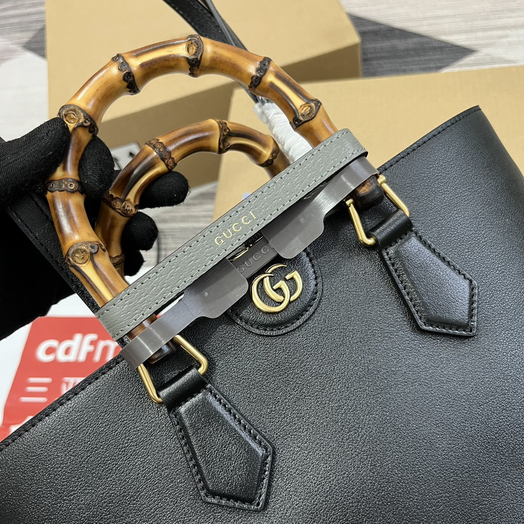 Gvc*1 DIANA MEDIUM TOTE BAG Black 31W x 27H x 15D CM