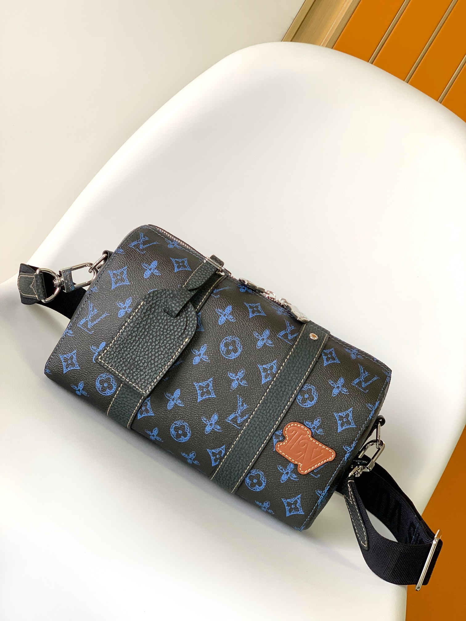 L0vis Vvtt0n Keepall Bandoulière 25 M46339 9.8 x 5.9 x 4.3 inches