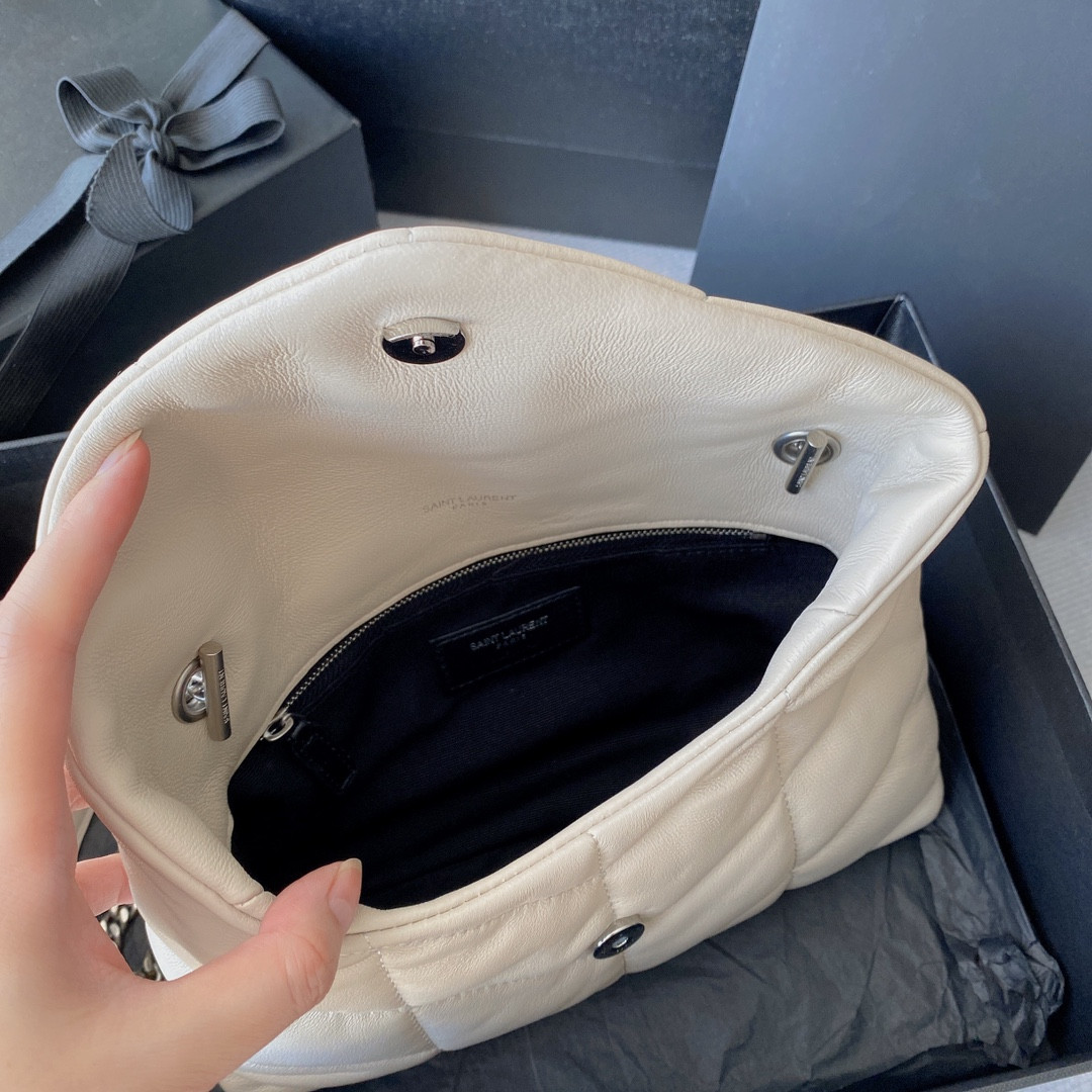 Y51 PUFFER IN LEATHER WHITE SILVER 23 X 15.5 X 5.8 CM