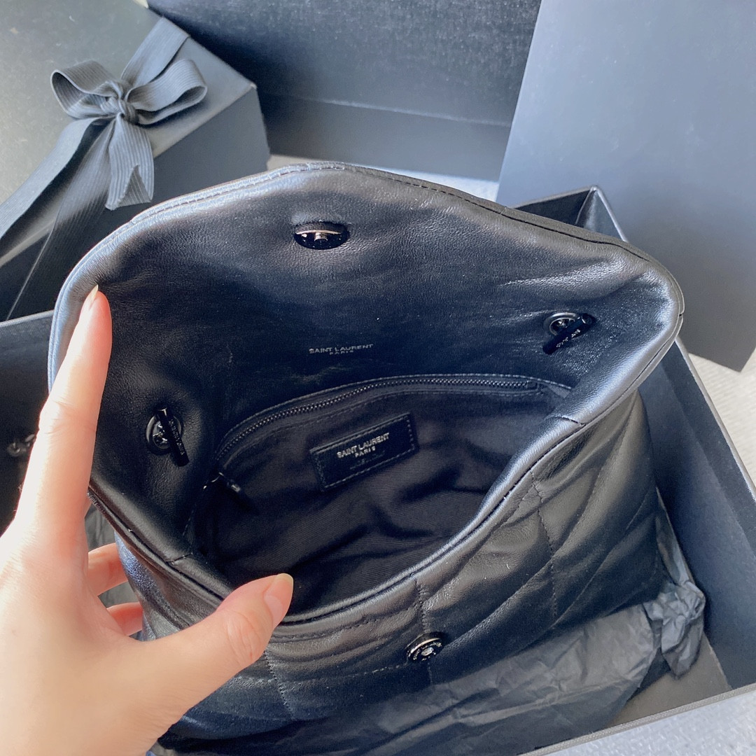 Y51 PUFFER IN LEATHER NAVY 23 X 15.5 X 5.8 CM